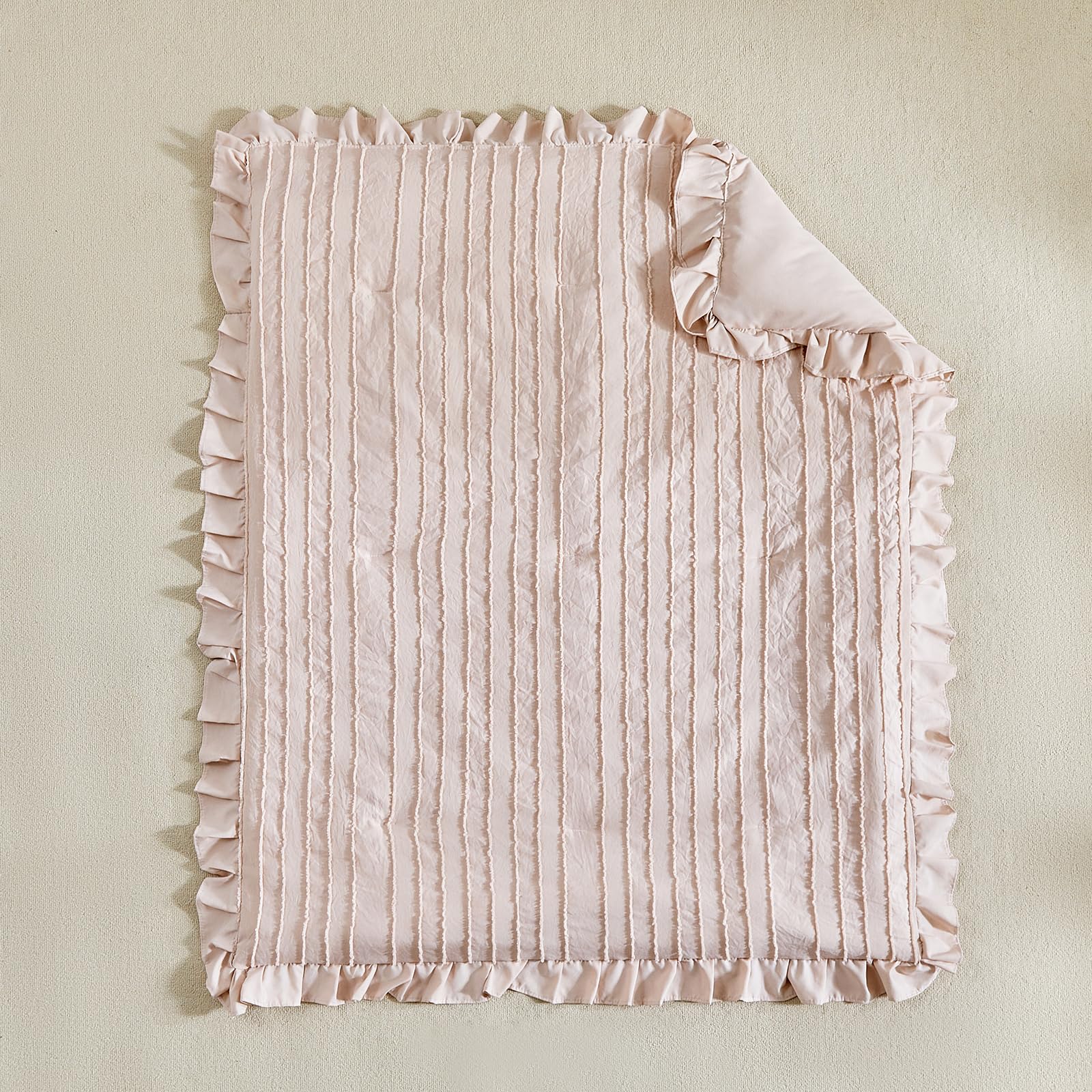 Flysheep three-piece set helps quickly style a cozy baby room.