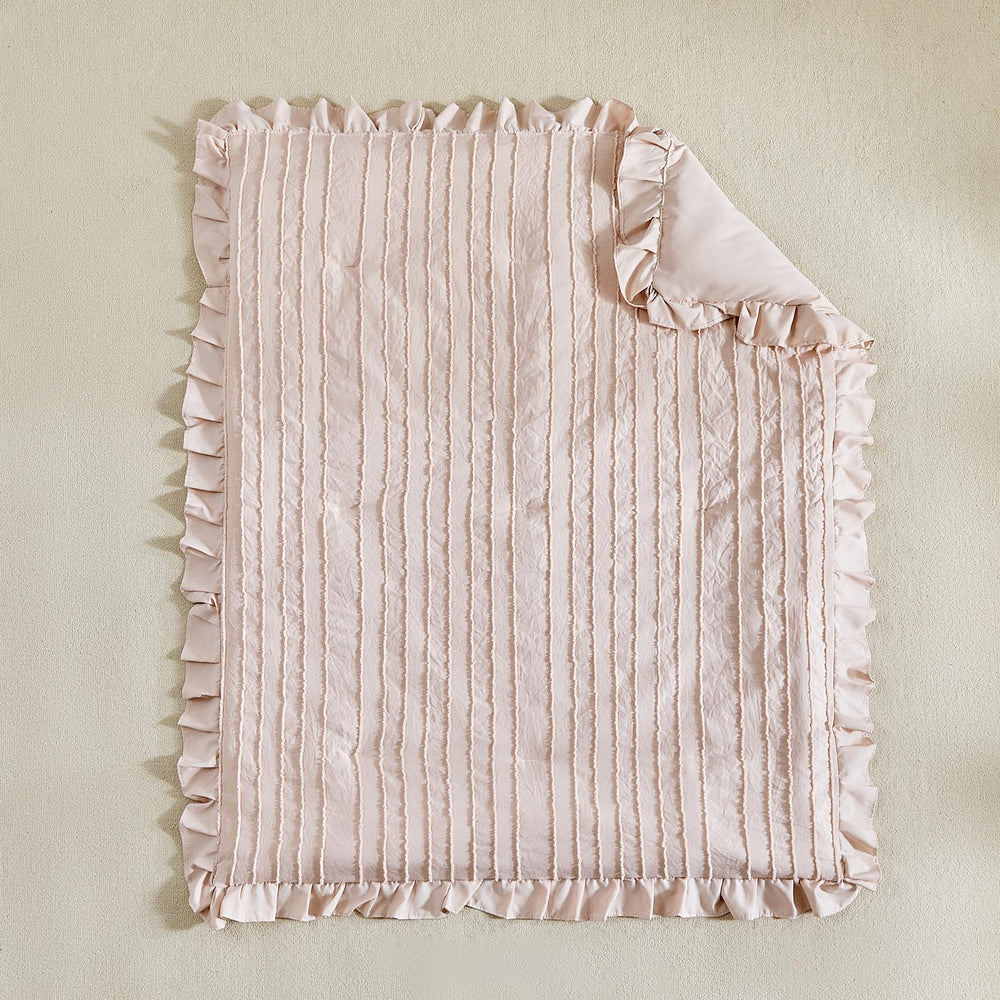 Flysheep three-piece set helps quickly style a cozy baby room.