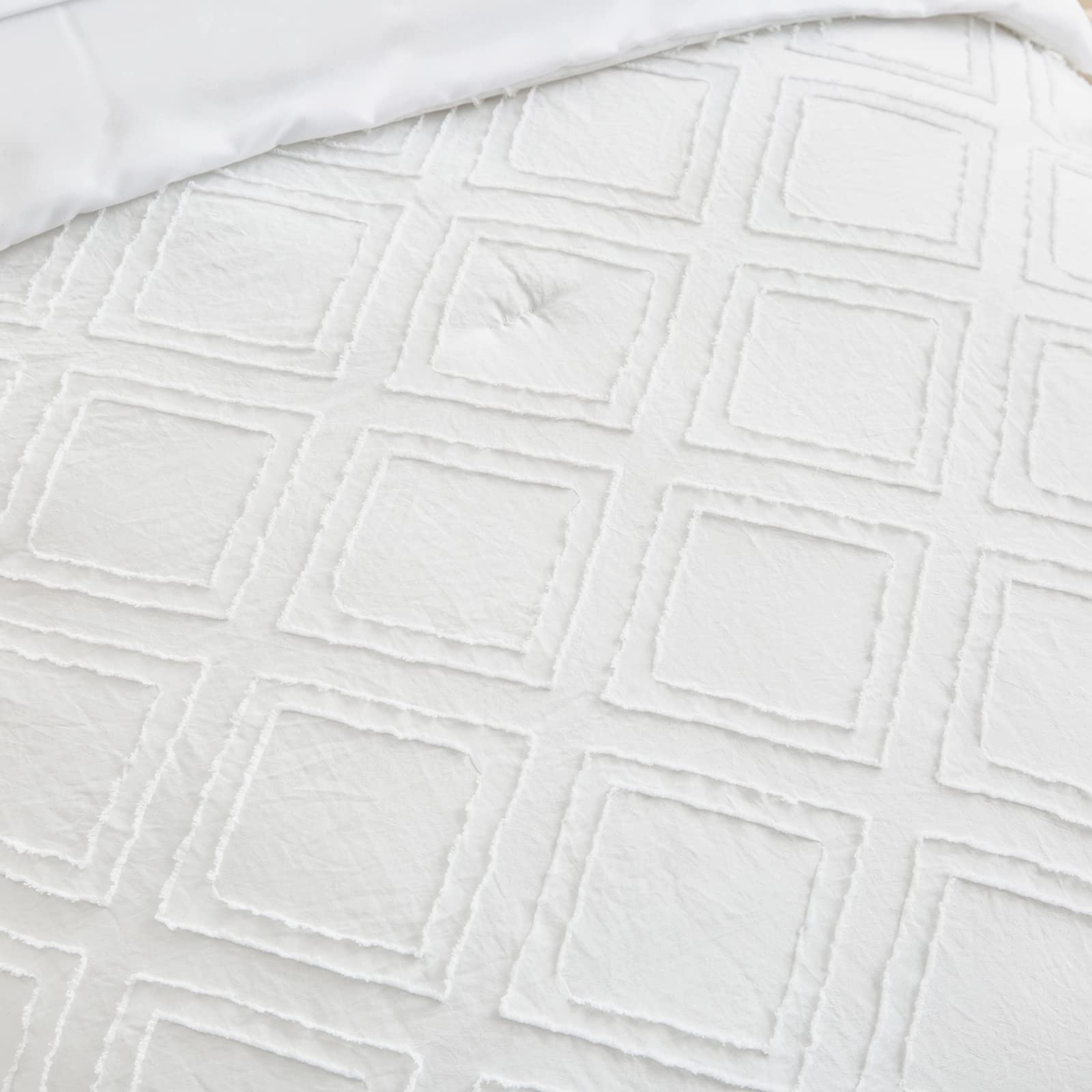 Flysheep flat sheet in white complements the set with breathable all-season comfort