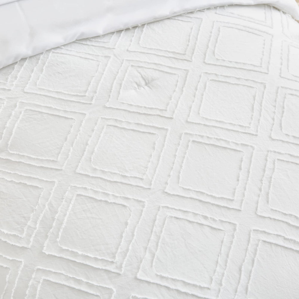 Flysheep flat sheet in white complements the set with breathable all-season comfort