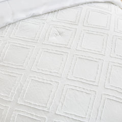 Flysheep flat sheet in white complements the set with breathable all-season comfort