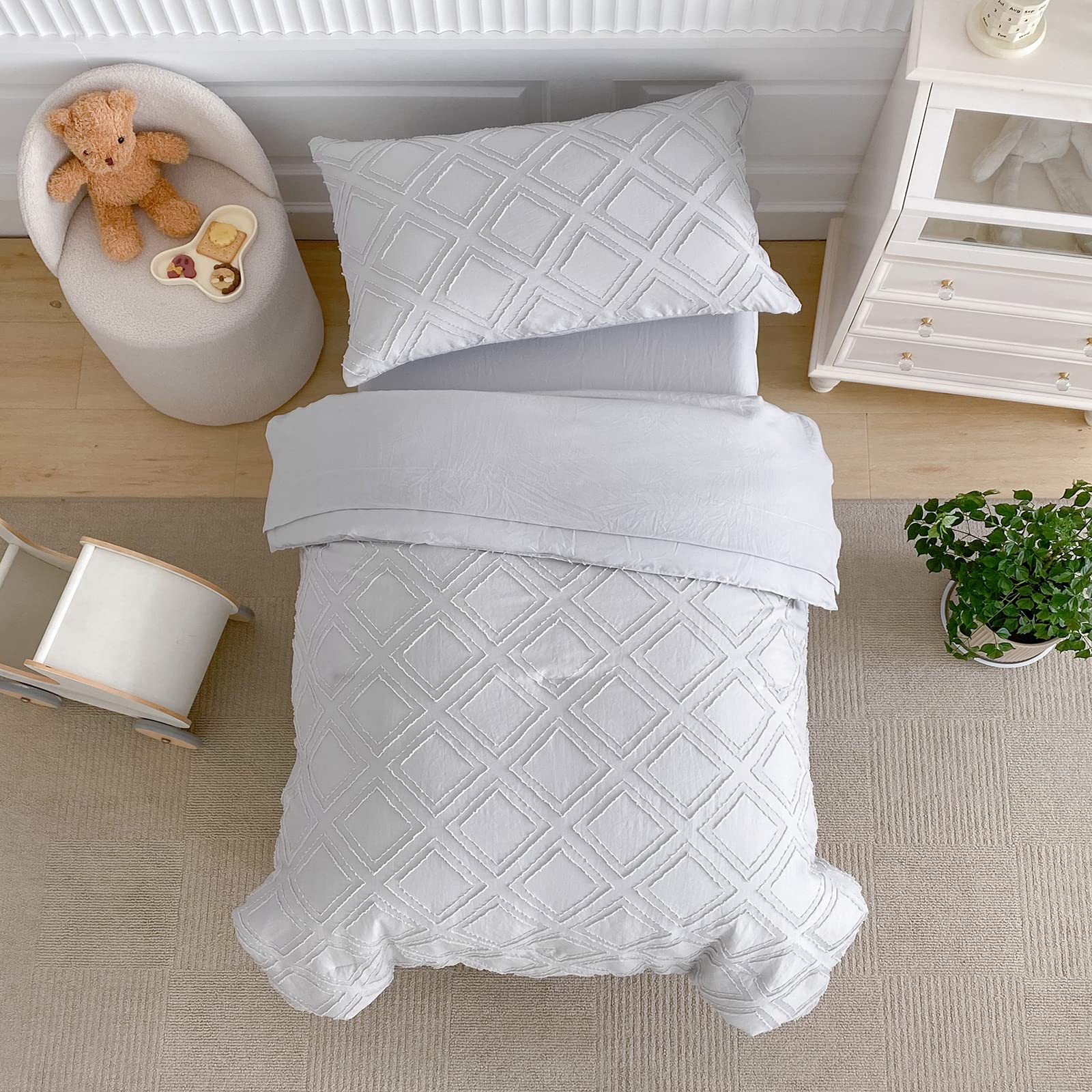 Flysheep flat sheet displays light grey jacquard pattern for a calm bedroom look.