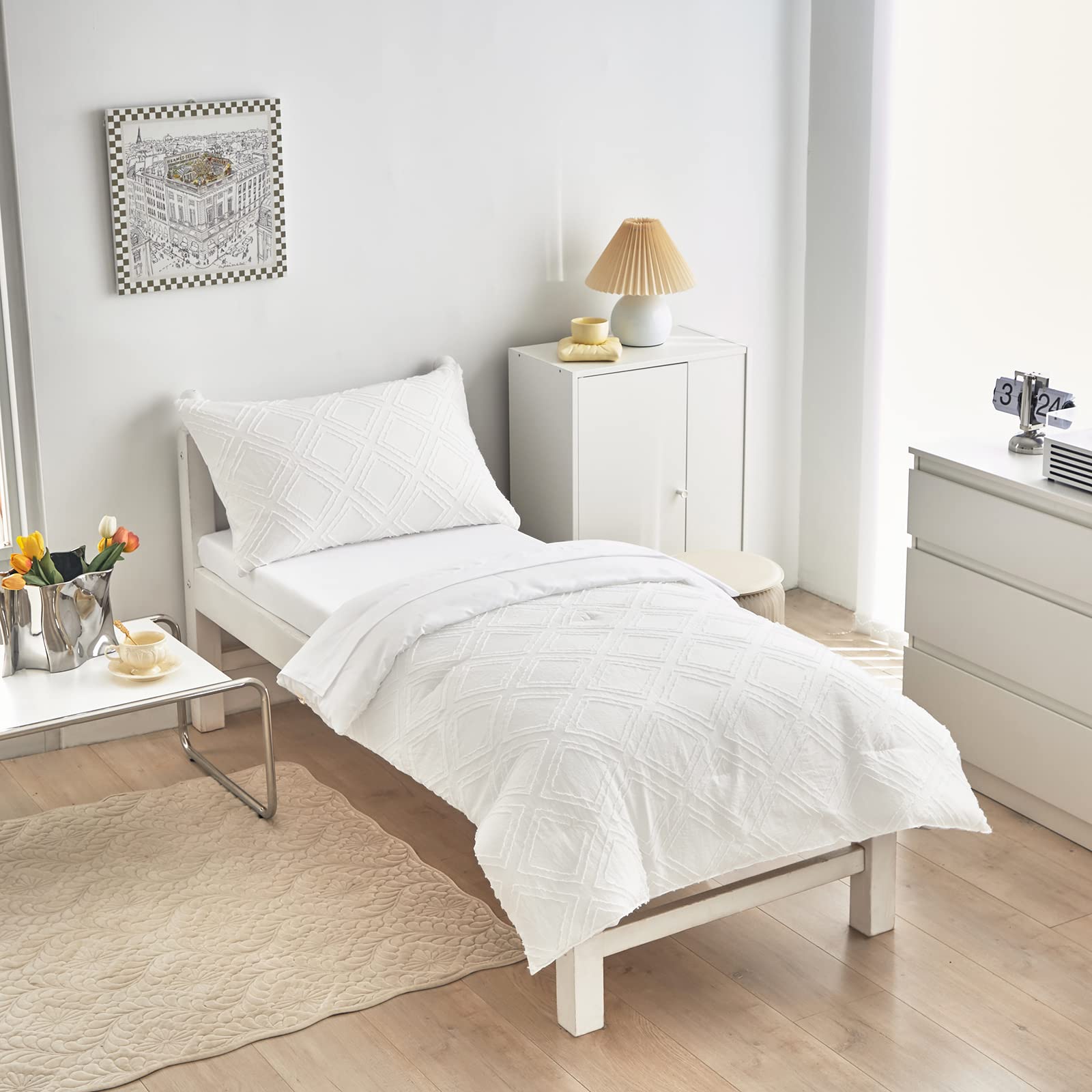 Flysheep pillowcase in white with jacquard tuft details for stylish bedtime