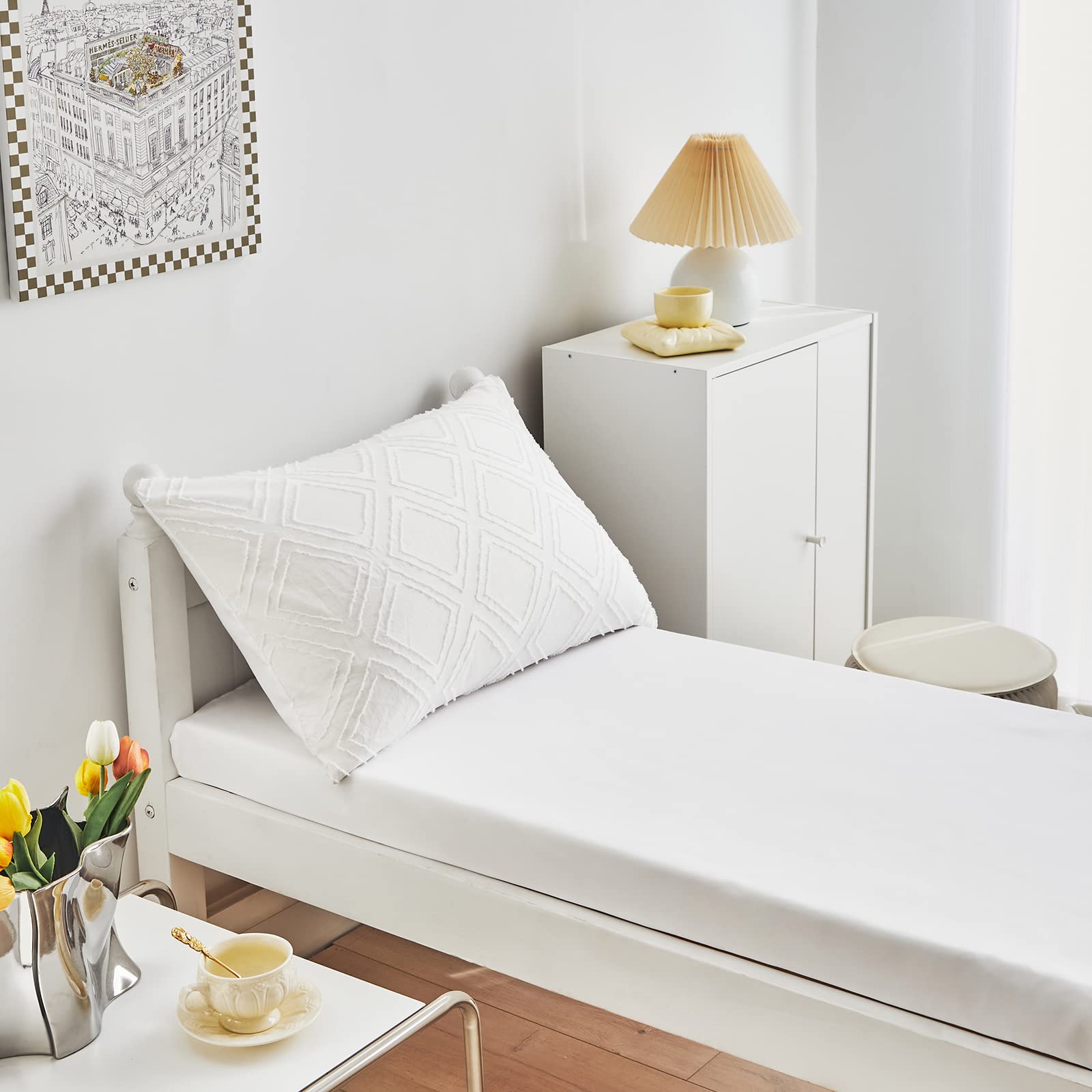 Flysheep white jacquard tuft design enhances nursery decor with texture