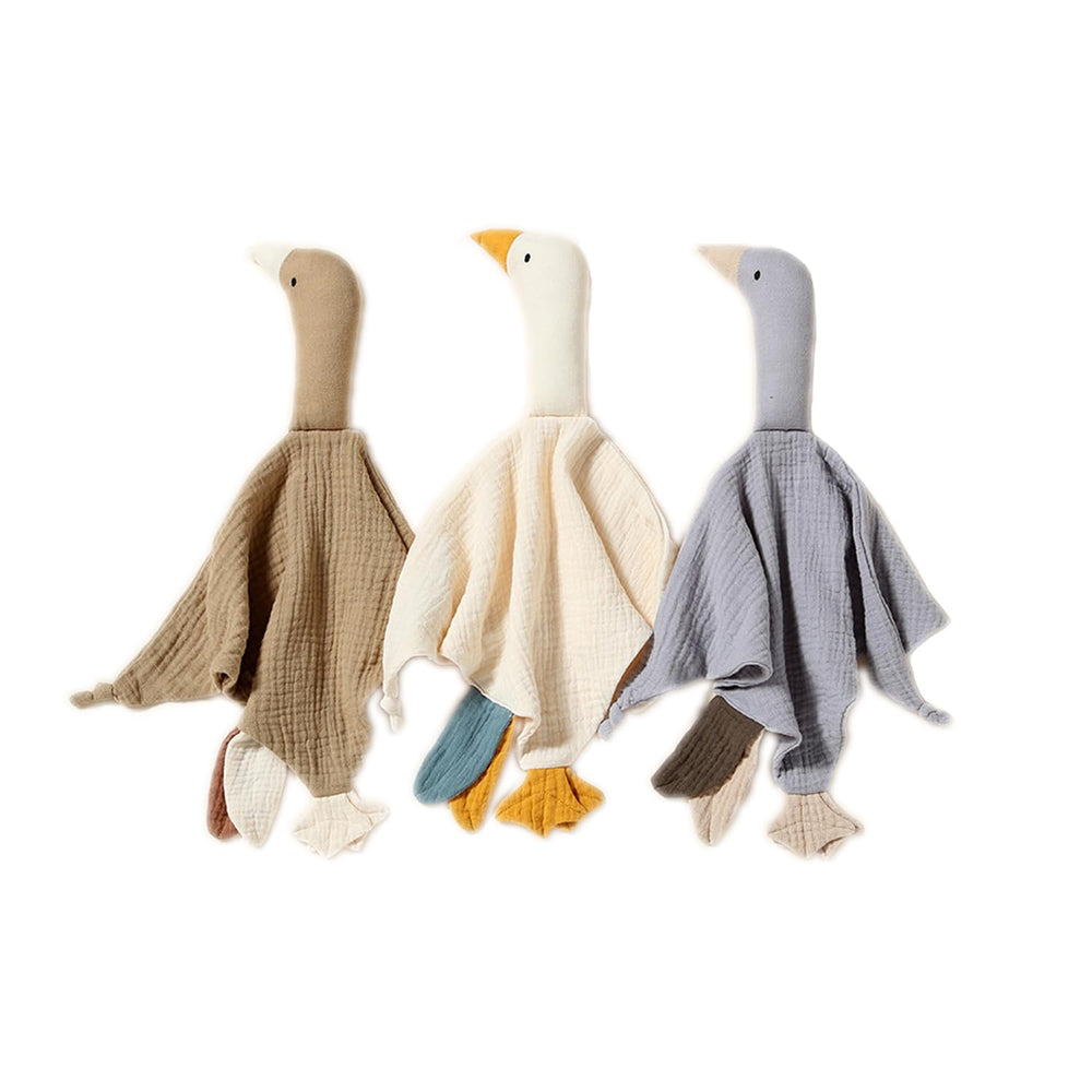 FOMAISELF goose-style blanket adds a cuddly, charming touch to sleep time.
