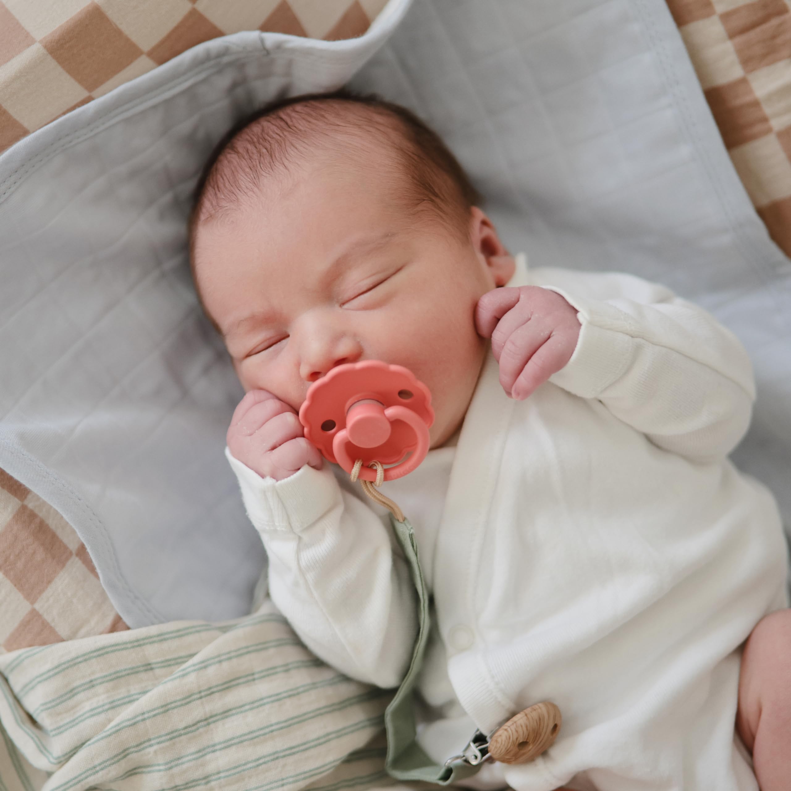 Frigg Daisy pacifier with air holes for breathability and comfort