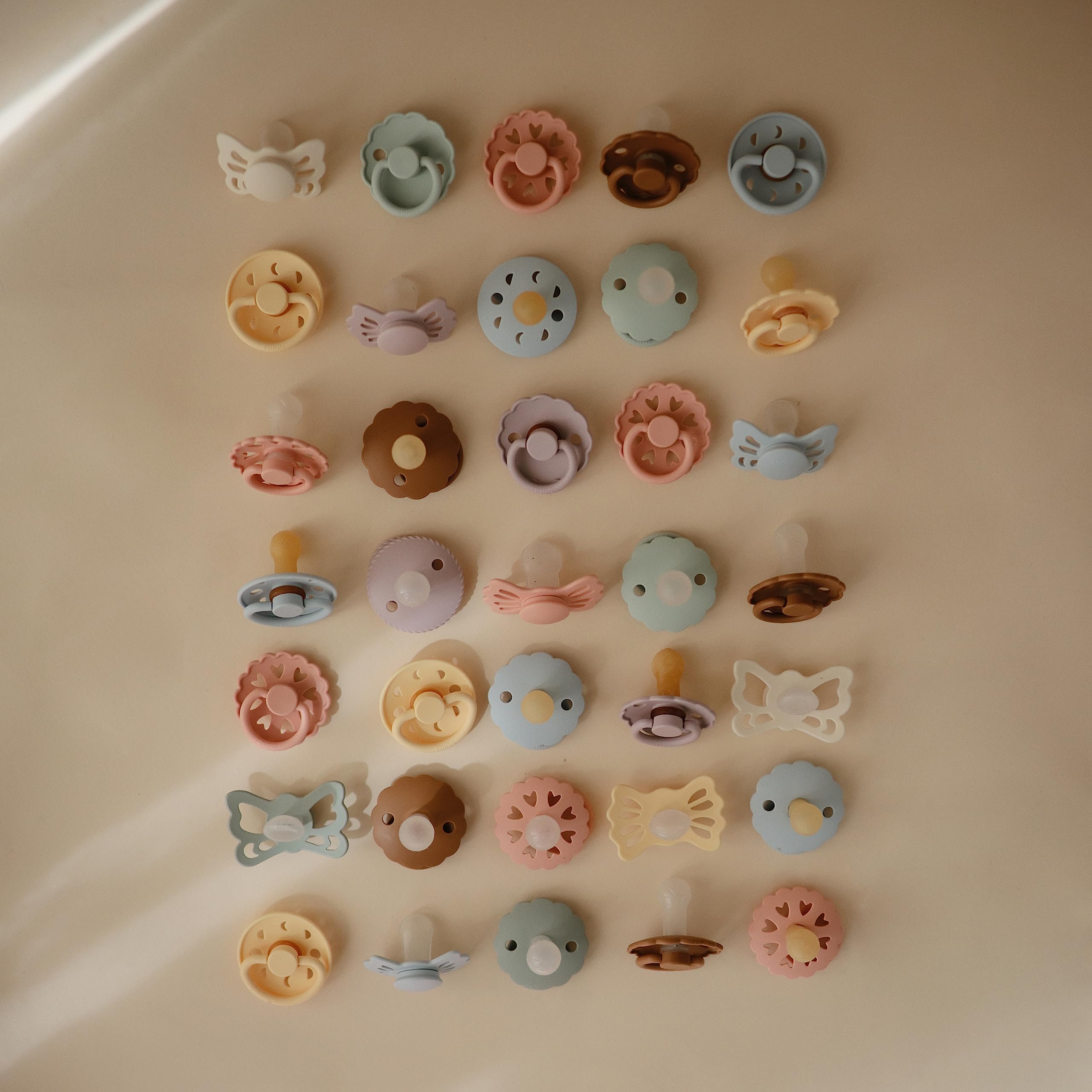 Frigg Moon SilkySoft pacifier packaging image for convenient storage