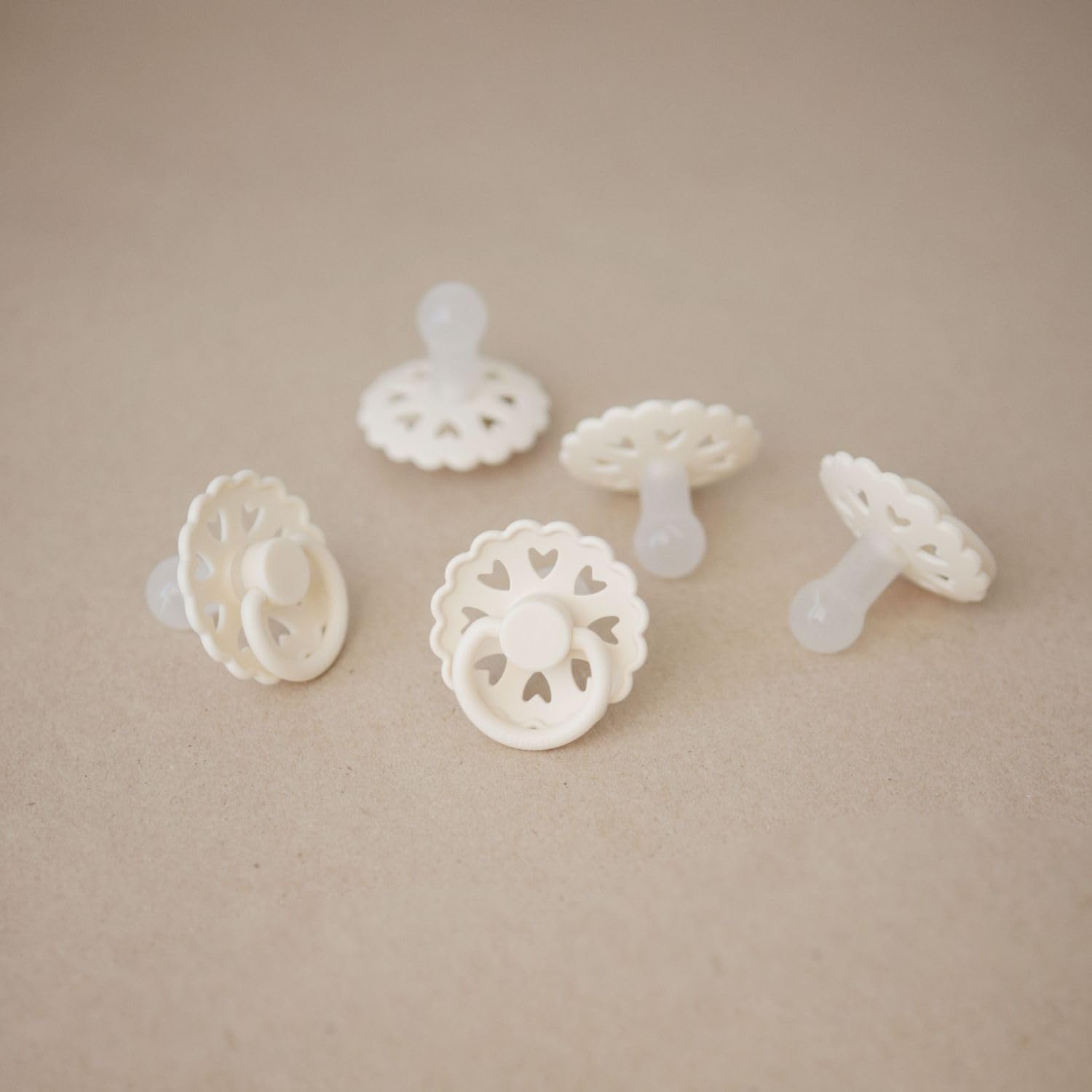 FRIGG natural rubber nipple closeup underscores material choice and soothing potential.