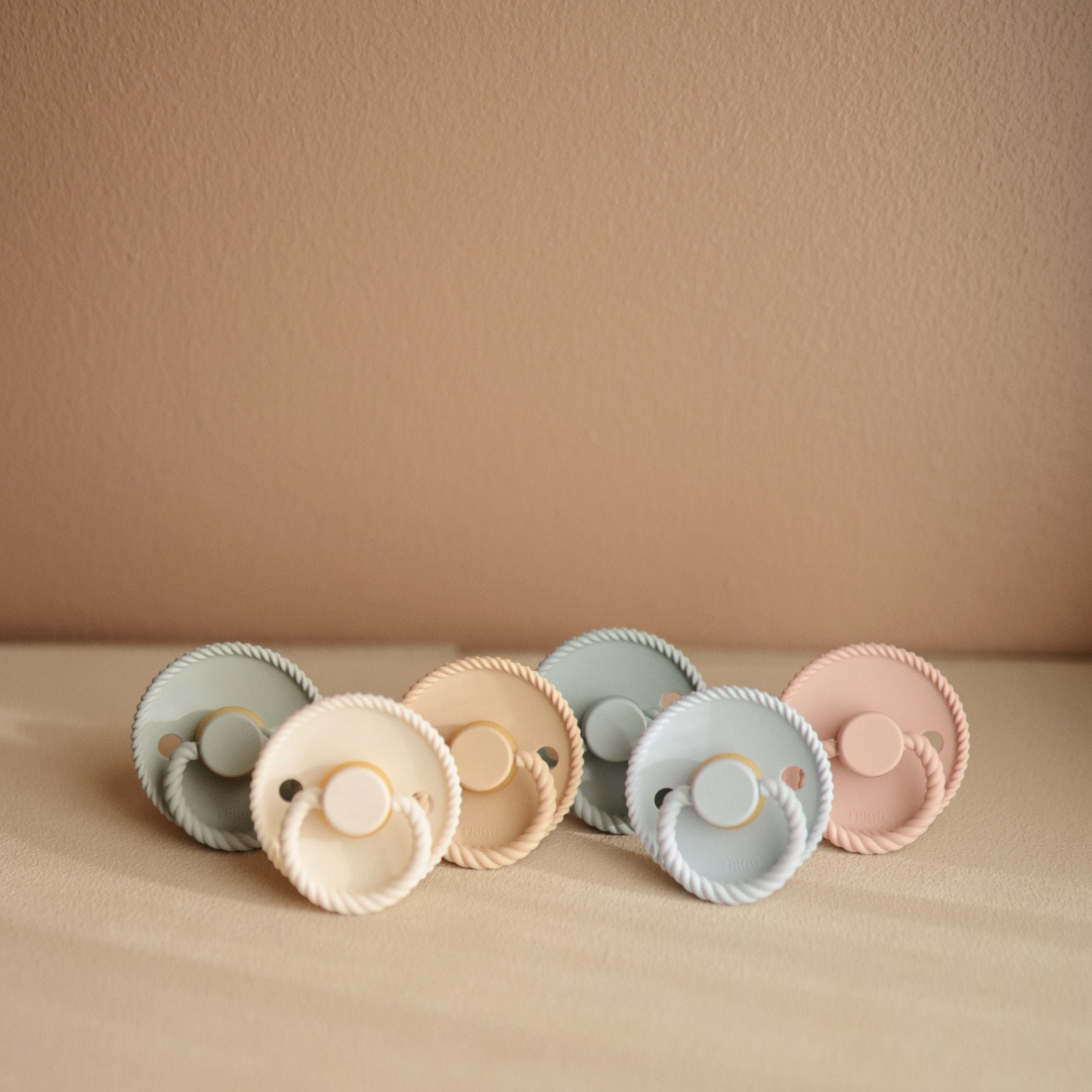 FRIGG Shield olive shows BPA-free materials for safety and practicality.