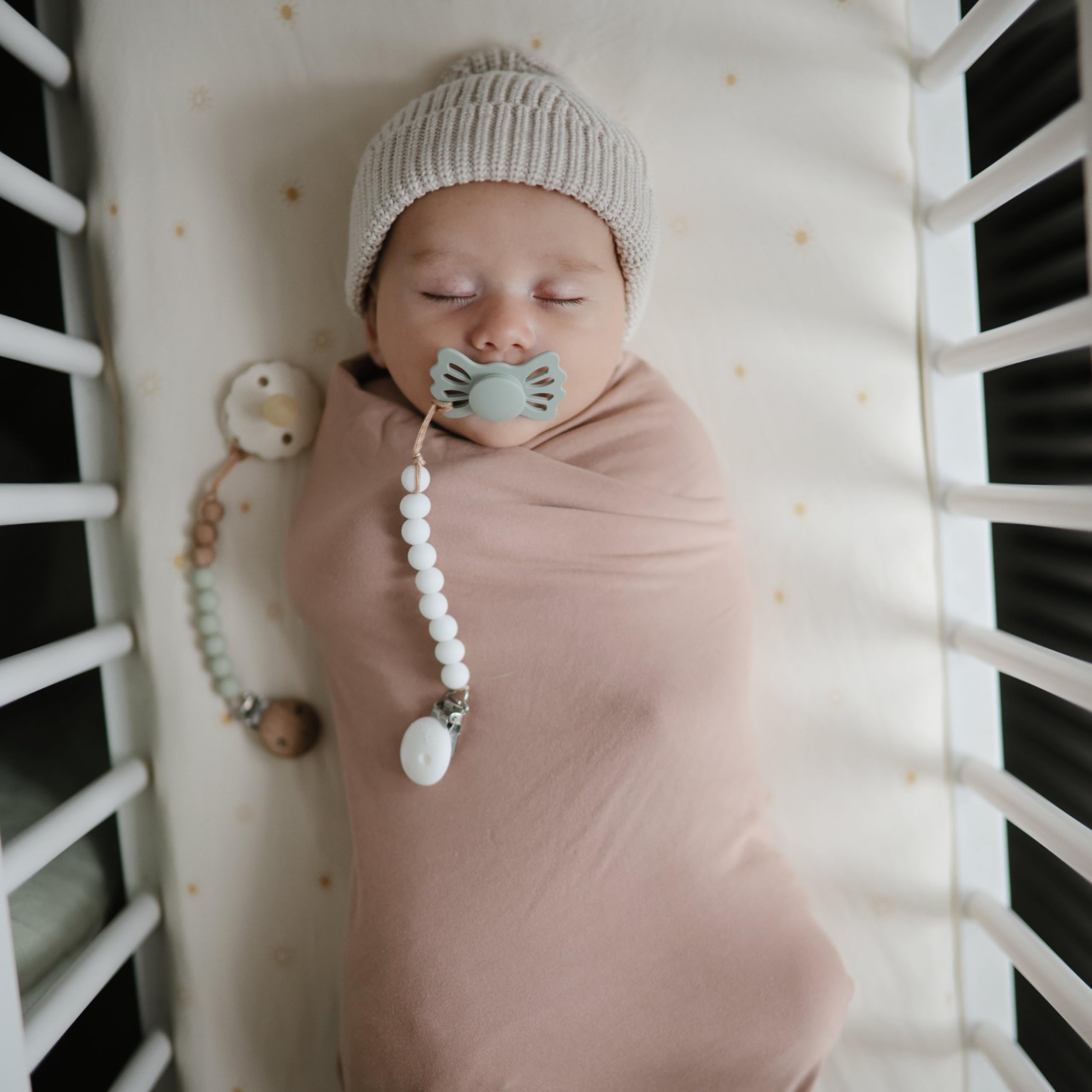 FRIGG Lucky symmetrical nipple fits baby's mouth