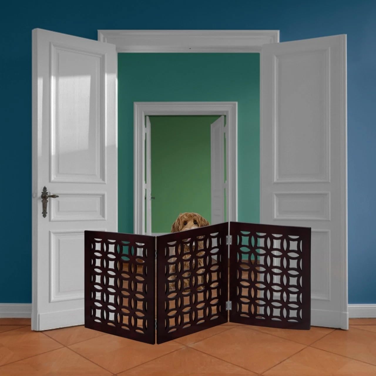FRISKY FRIENDS Positano Mahogany gate side view shows sturdy hinges.