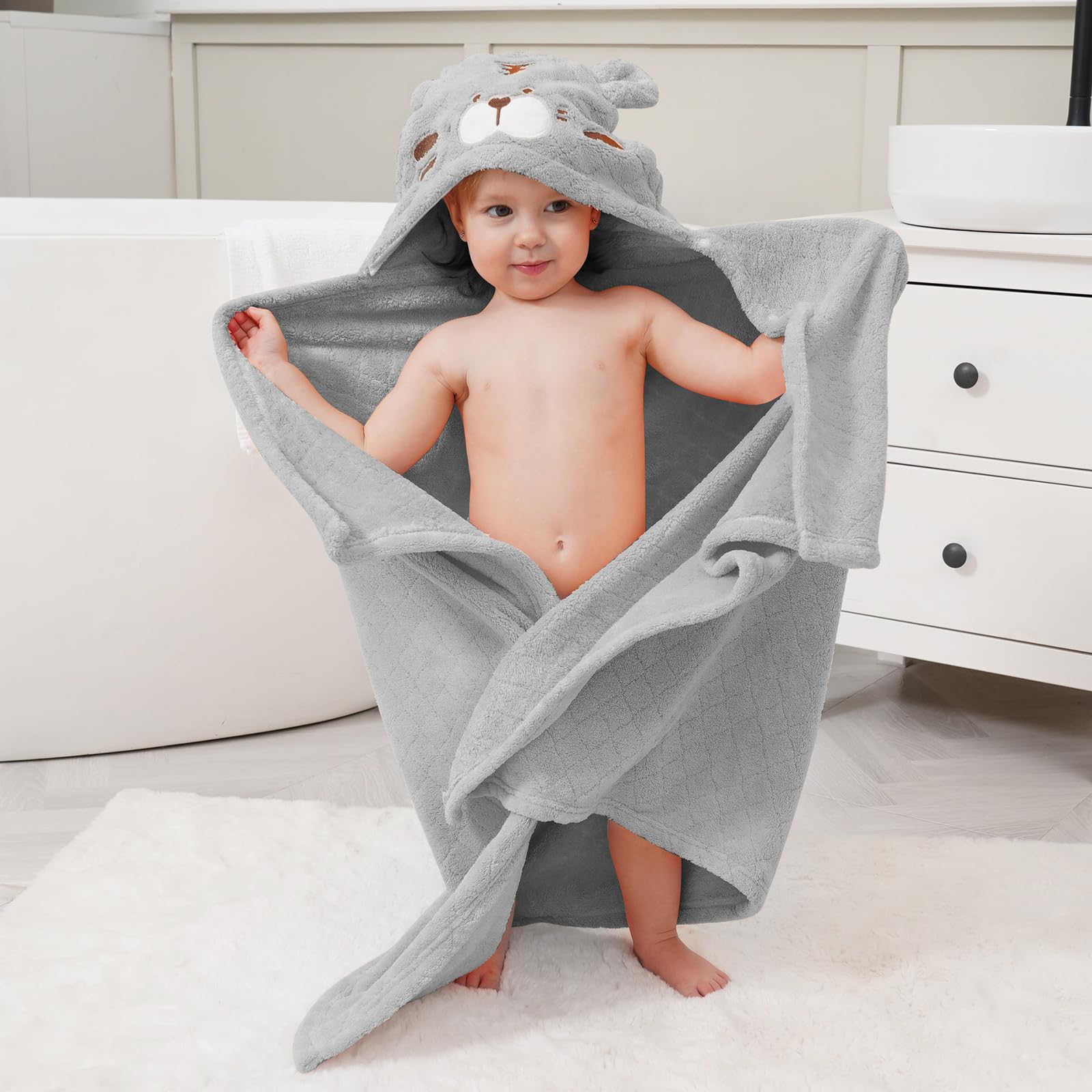 FUBANRAY towel for pool or beach time after baths.