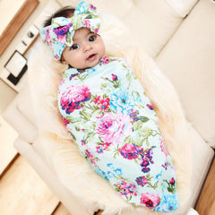Galabloomer headband flower-print-01 provides secure, stylish accents for baby photos.