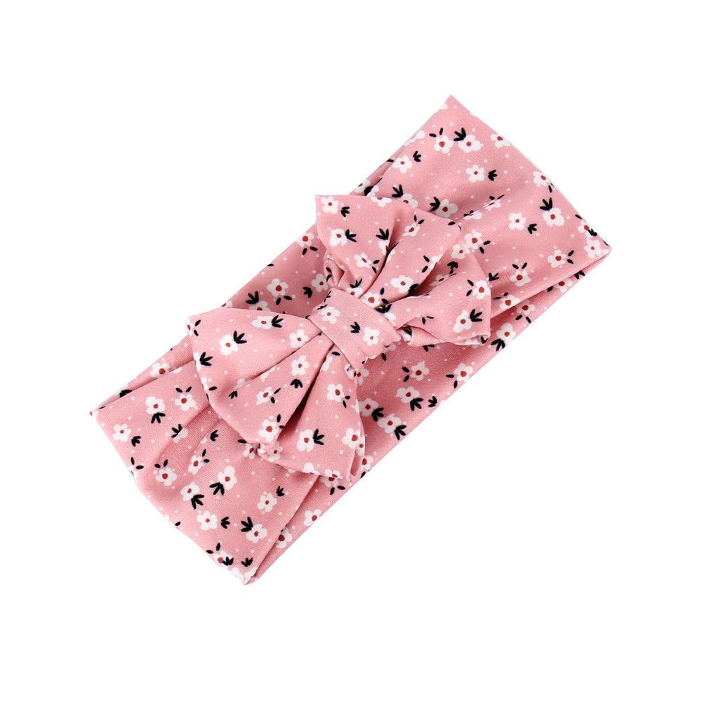 Galabloomer pattern on one side highlights stylish, easy-to-match designs.