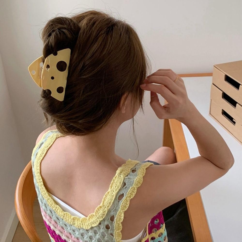GANPUB Yeloww party-accessory clip complements trendy outfits.