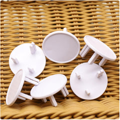 Garosa three-hole socket protector installed, easy installation for safer outlets.