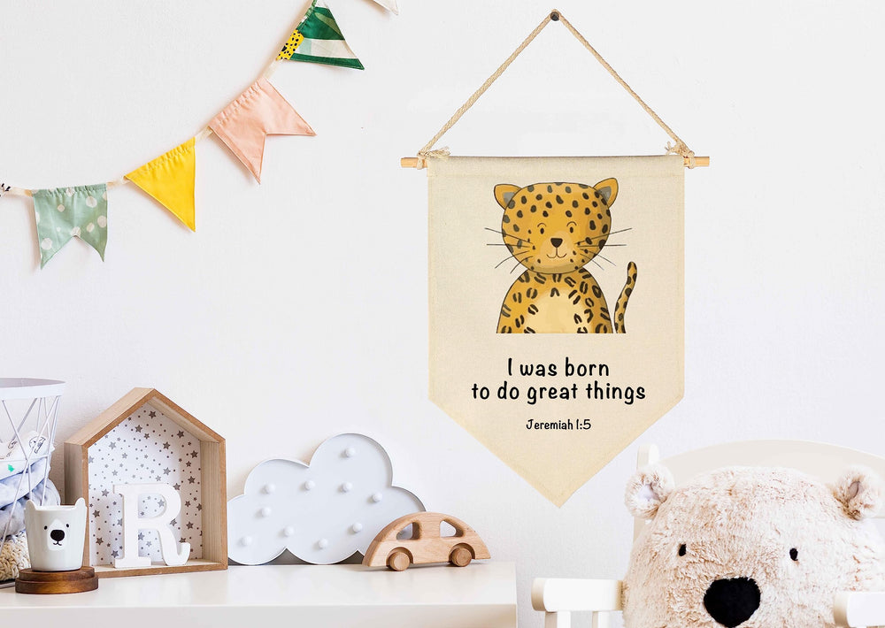 GEANHIL beige nursery banner enhances wall decor with soft, versatile tones