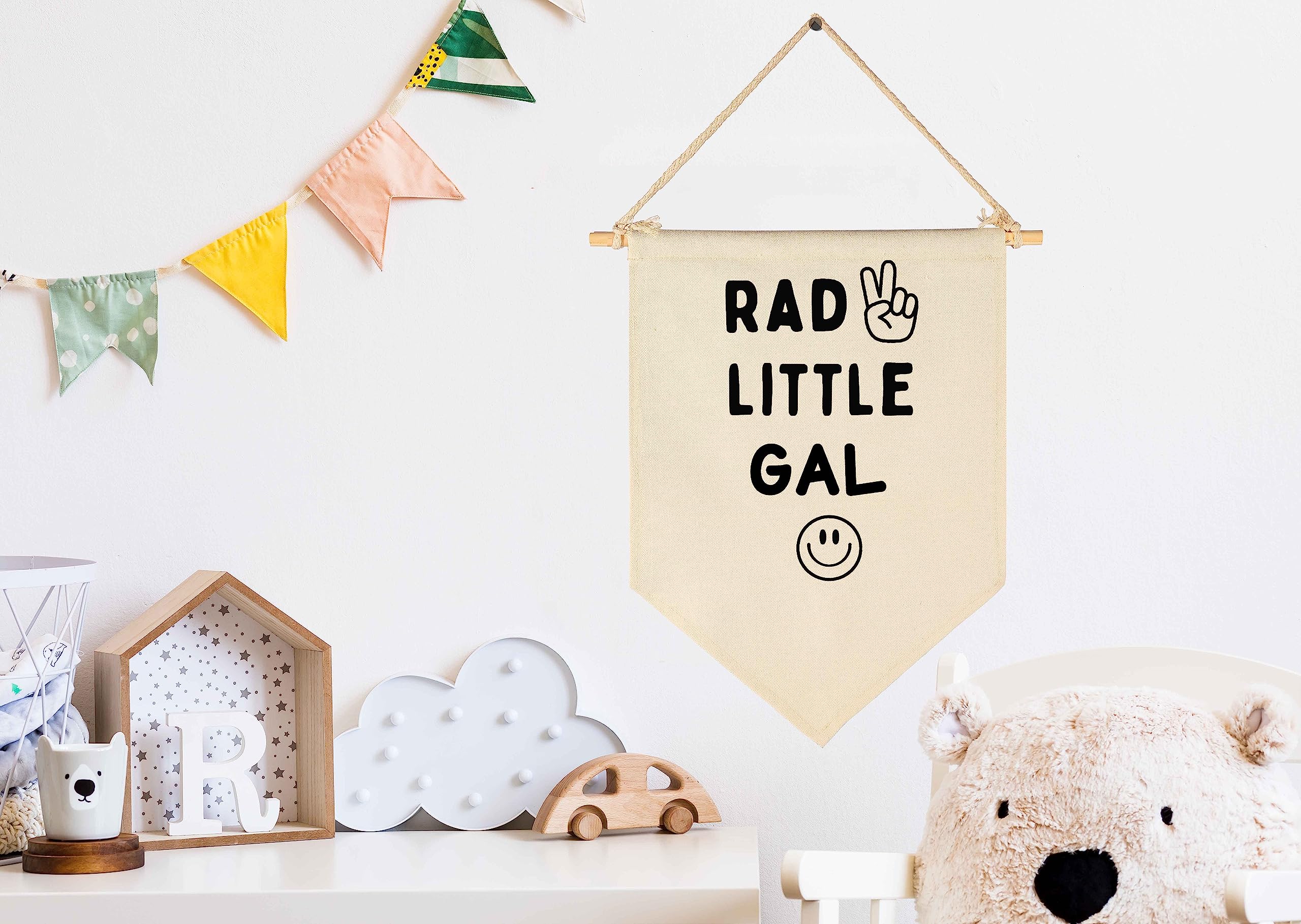 GEANHIL cotton canvas banner in natural beige complements any room color.