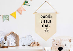 GEANHIL cotton canvas banner in natural beige complements any room color.