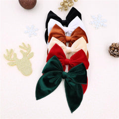 Gebelle linen-cotton fabric close-up on a bow clip for softness.