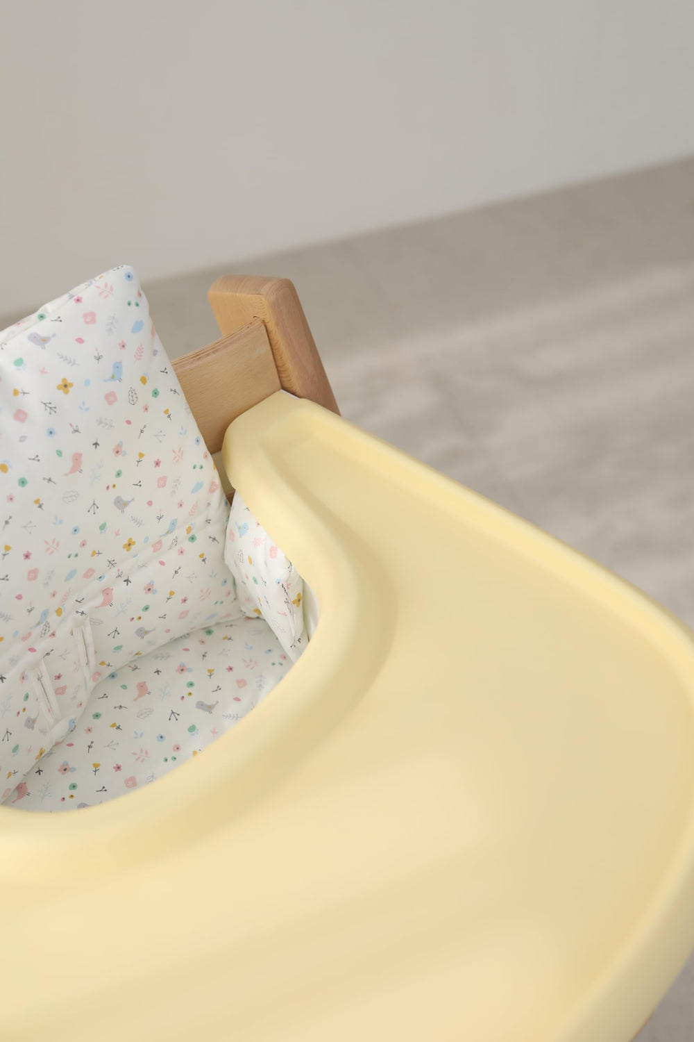 Gembebe Tripp Trapp placemat helps keep the chair looking neat.