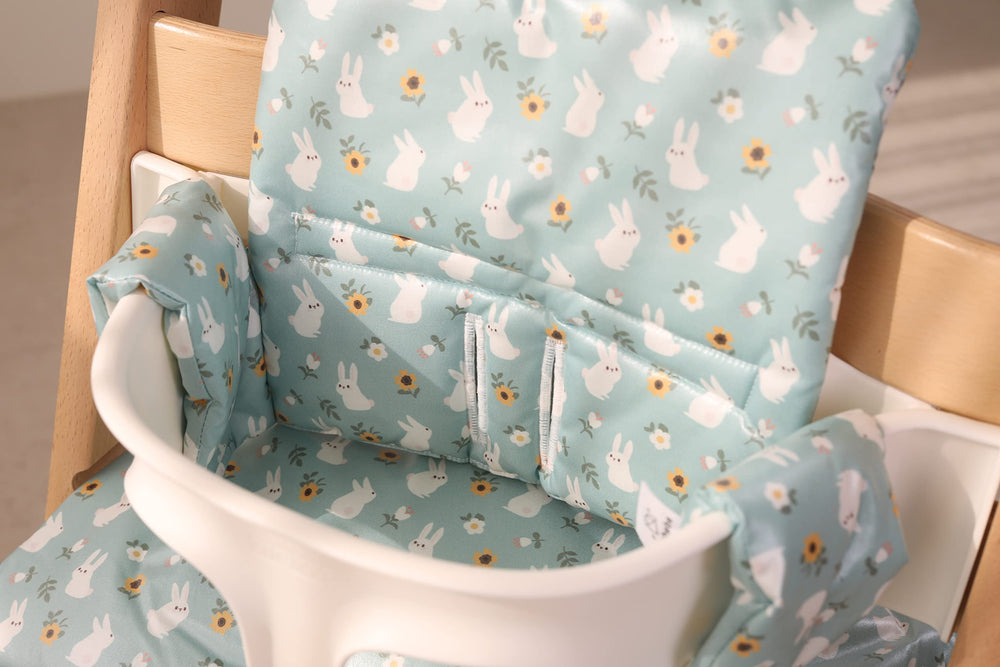 Mint-green aesthetic complements modern high chairs at mealtimes.