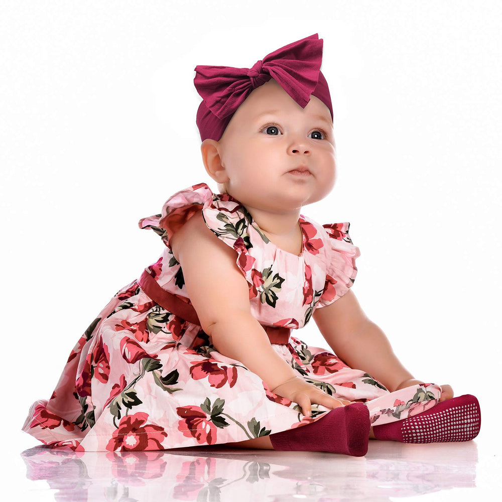 Geyoga baby headband with bow in white pairs with any ensemble