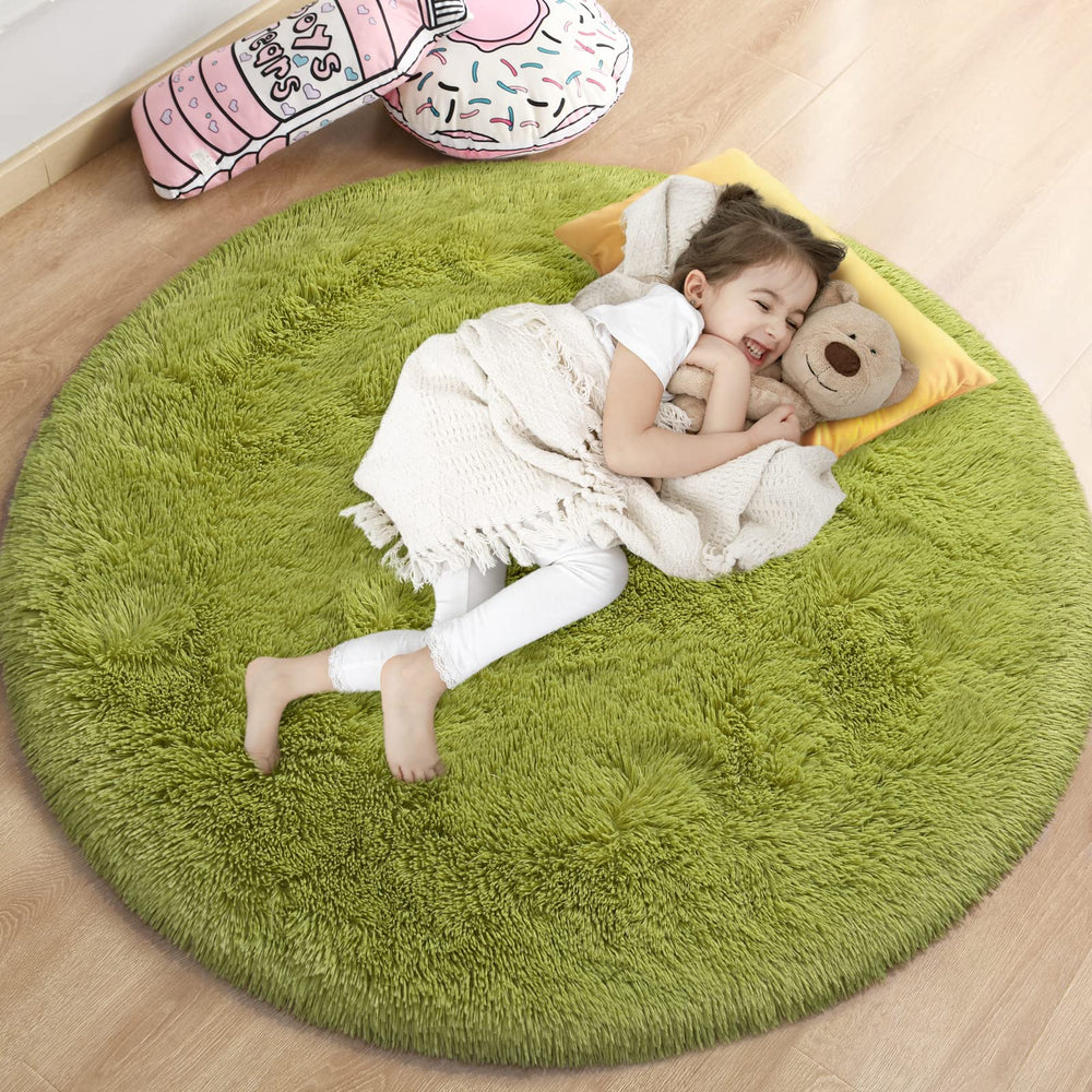 Gifeas green round rug at bedside offers cozy warmth for kids.