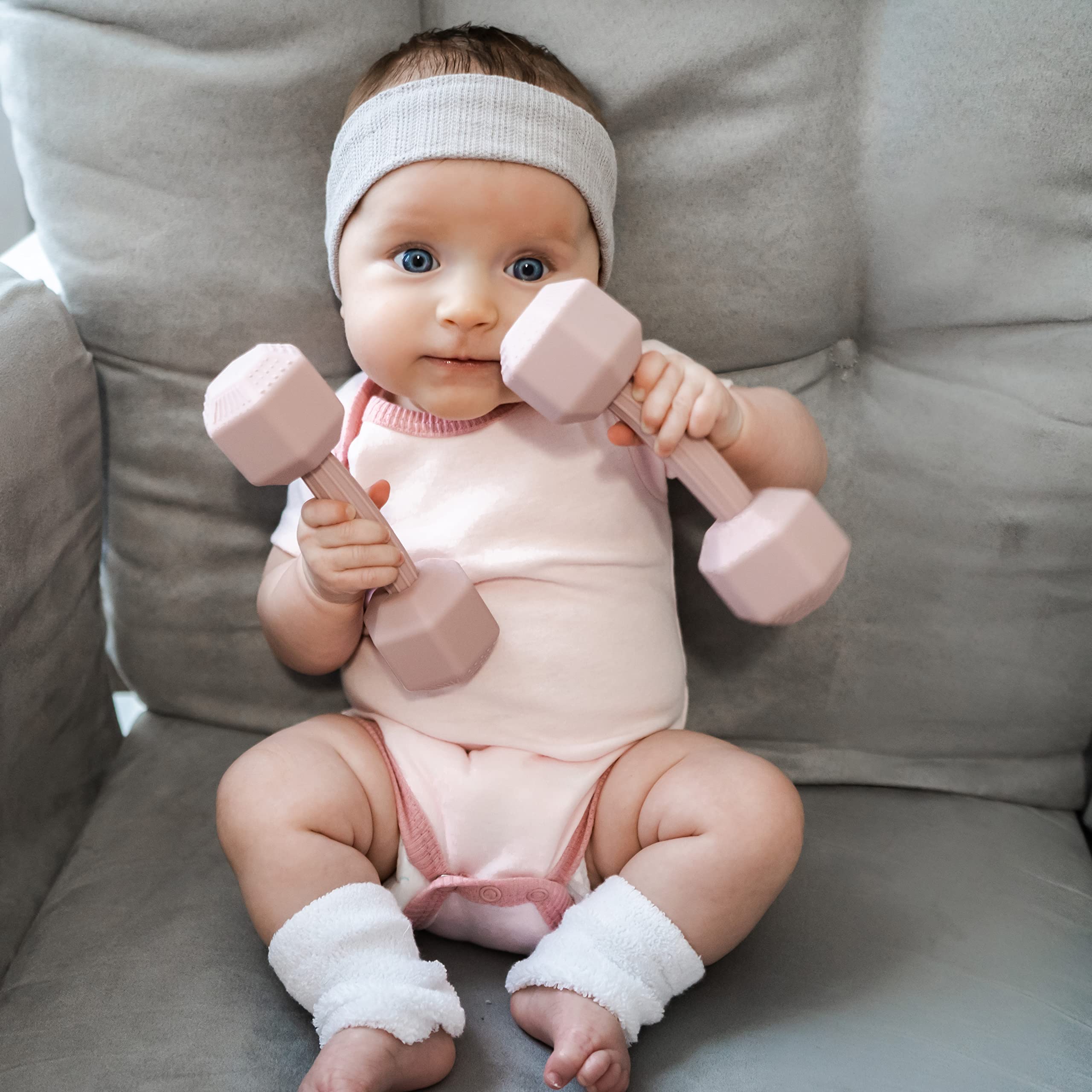 Giftty baby dumbbell pink packaging makes a gift-ready option.