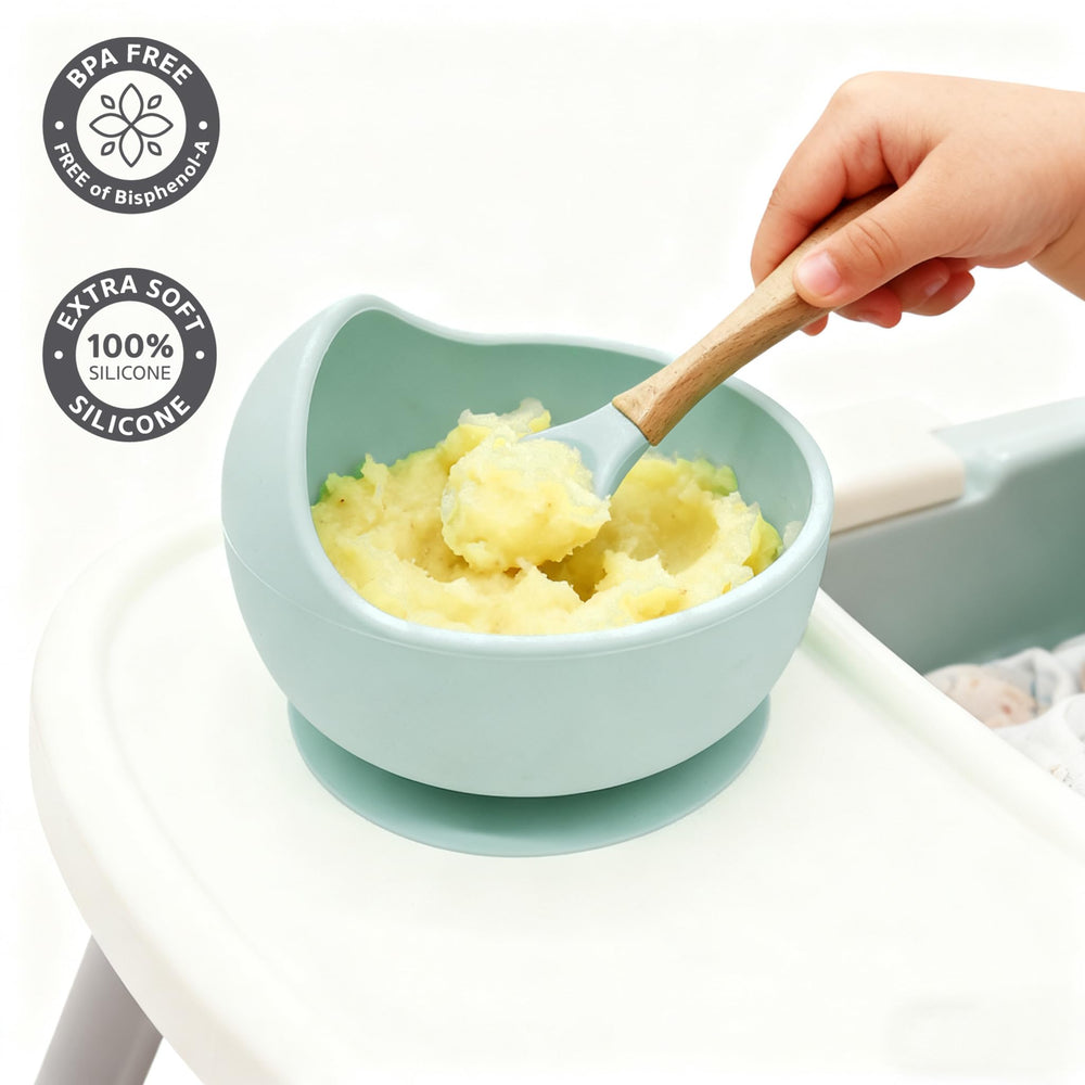 Ginbear silicone bib with large catcher to protect clothes during meals.
