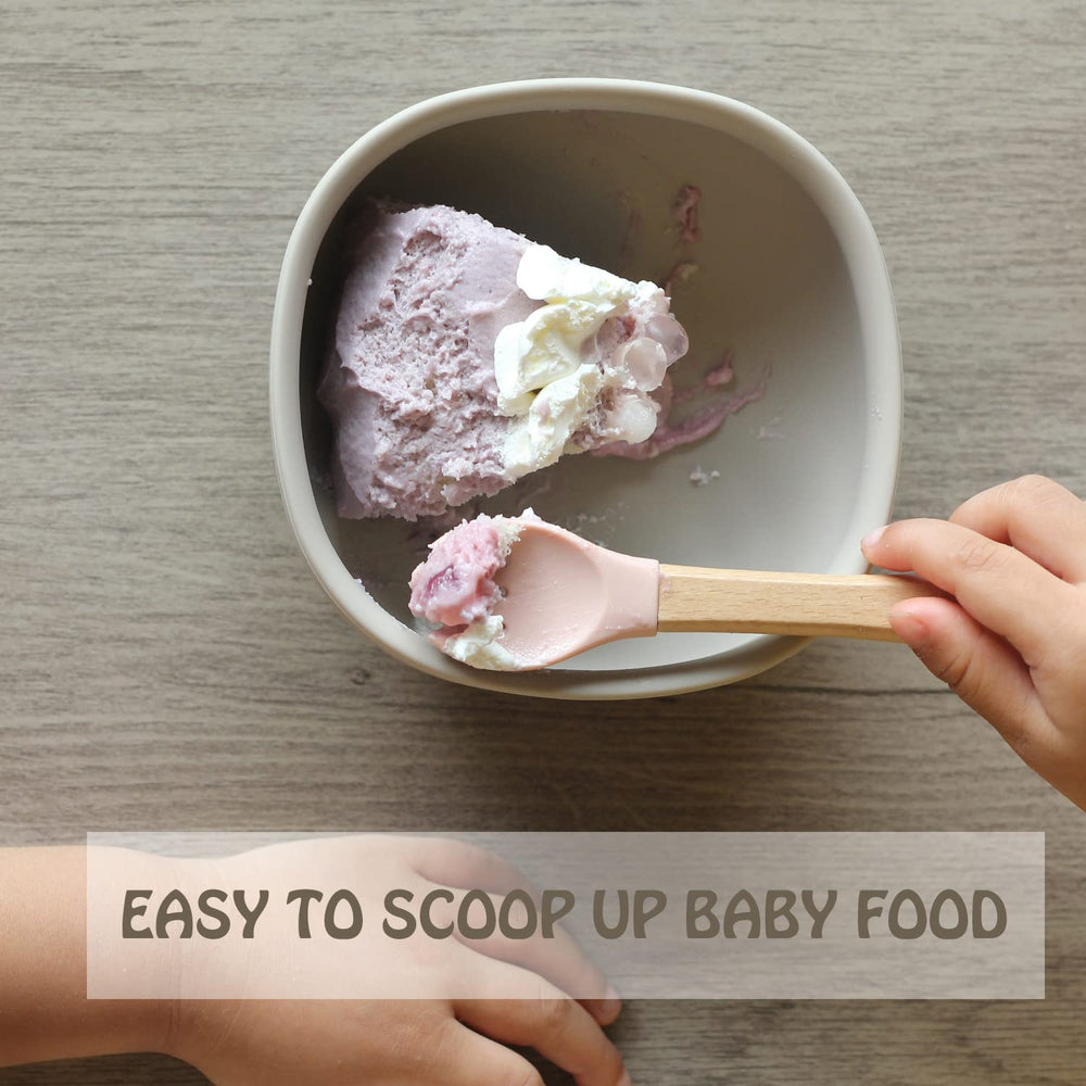 Ginbear small mouth design fits baby's lips for precise scooping.