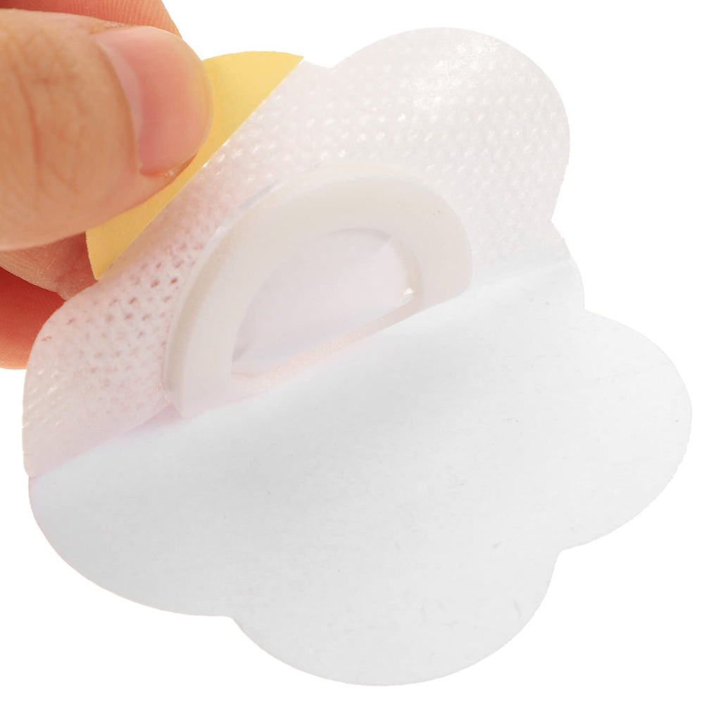 GLEAVI newborn navel protector patch shields the belly area during daily activities.