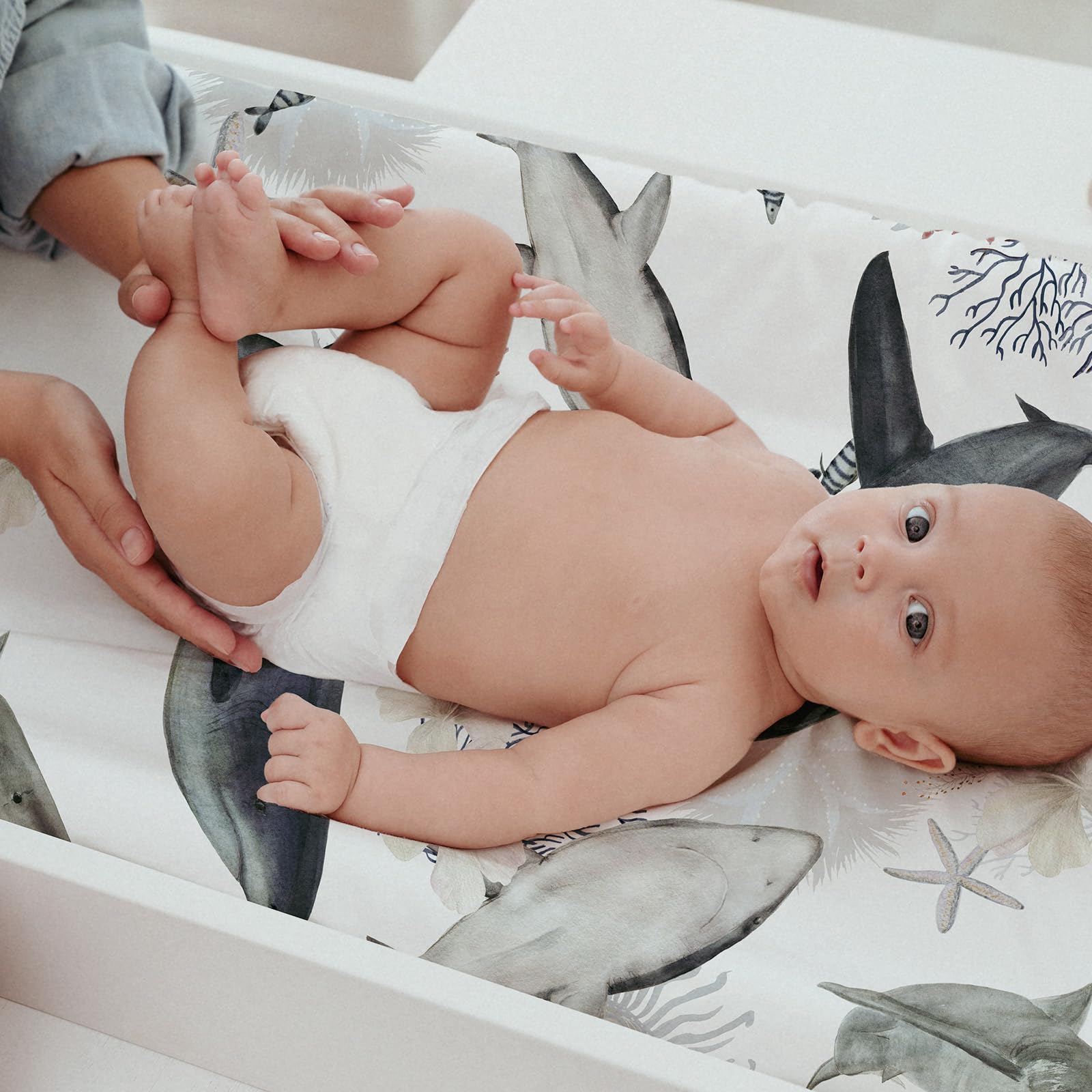 GLLQUEN BABY bassinet sheets provide a secure fit with full elastic band.