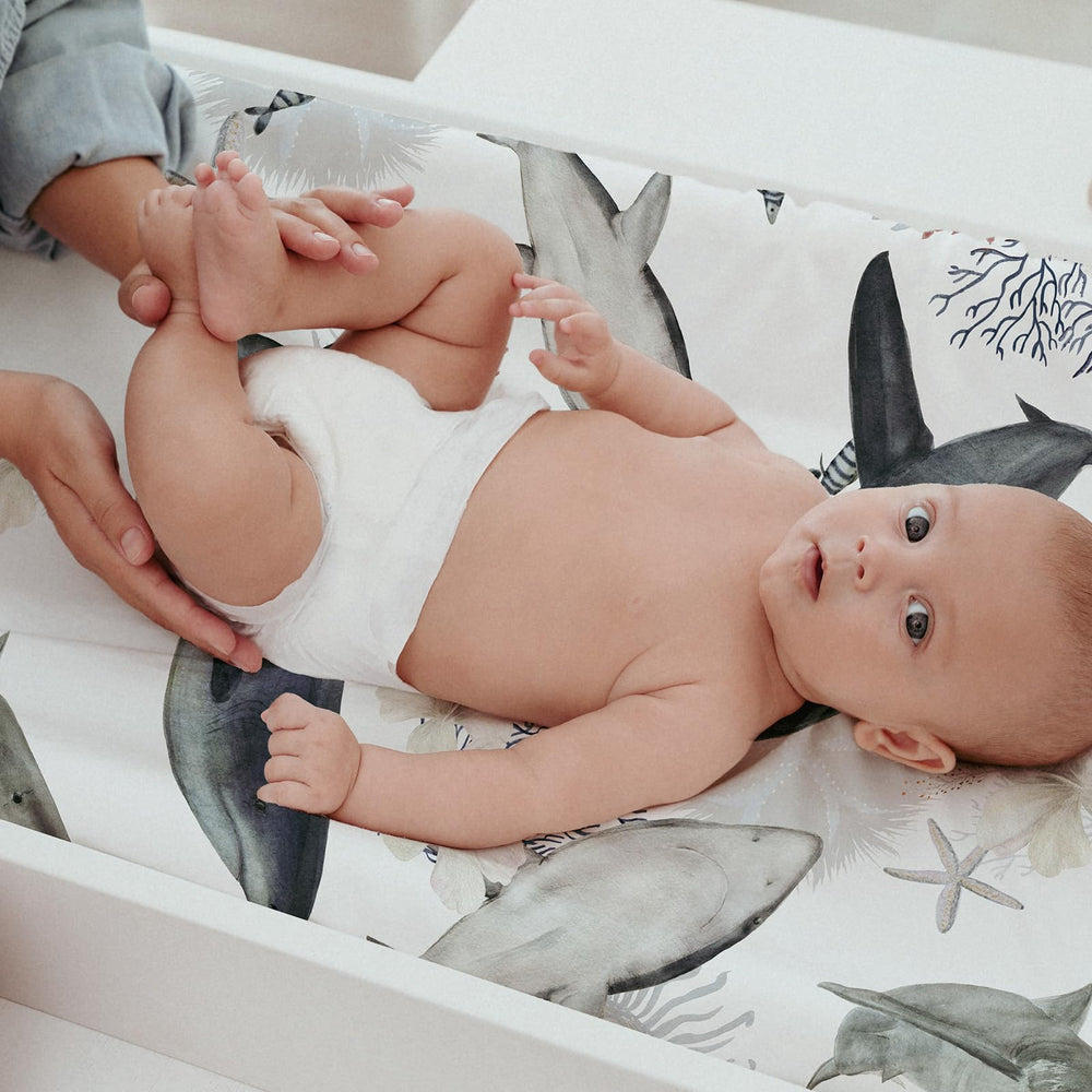 GLLQUEN BABY bassinet sheets provide a secure fit with full elastic band.