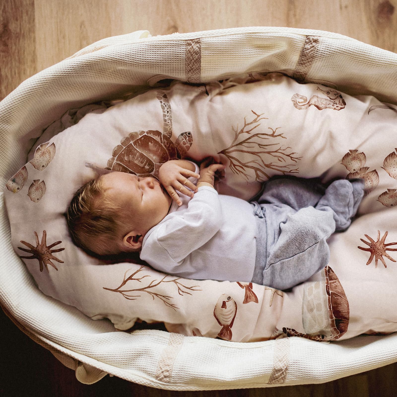 GLLQUEN BABY bassinet sheets arrive in a deluxe gift box.