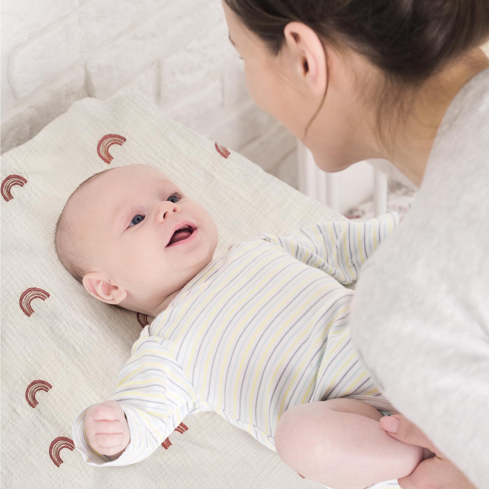 GLLQUEN BABY bassinet sheets fit oval cradle with snug, secure bedding.