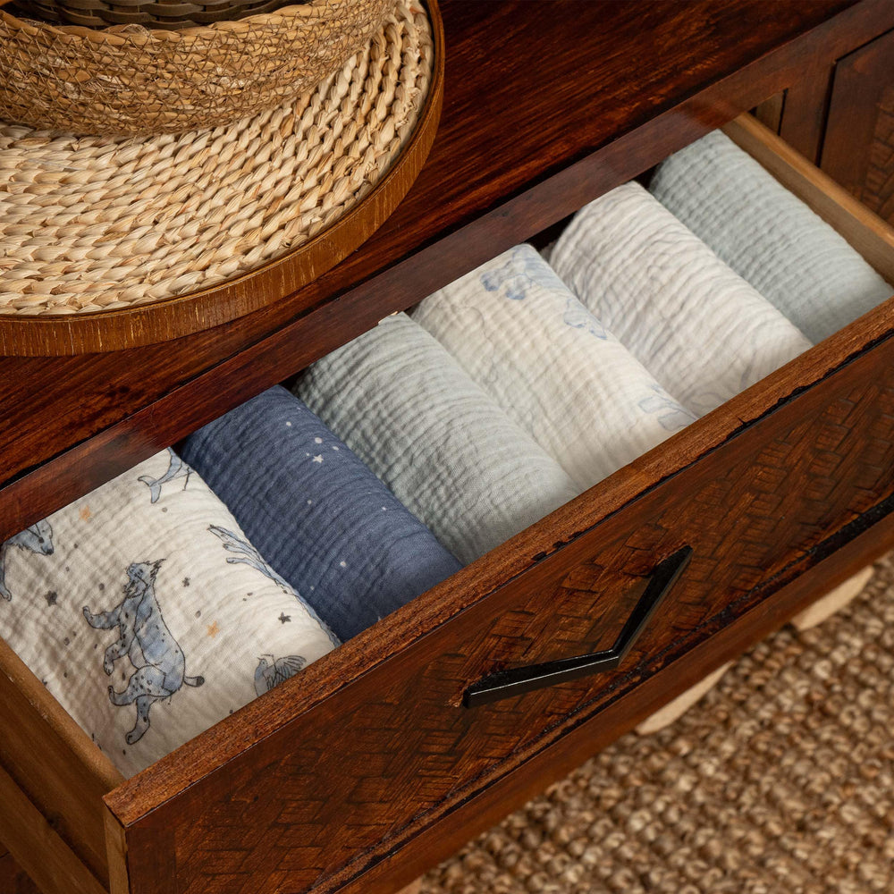 Gllquen Baby lightweight sheets stay dry through minor spills.