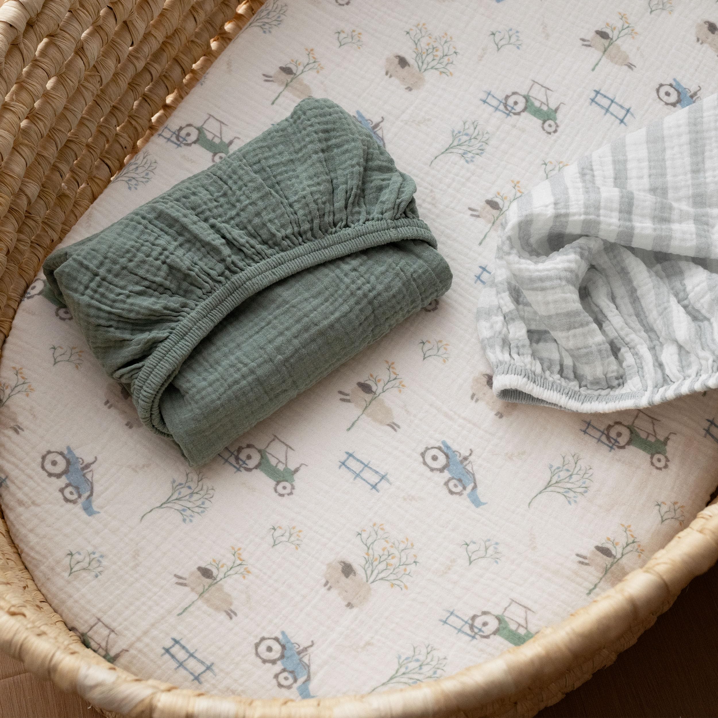 Gllquen Baby sheets fit oval, rectangular, and hourglass cradles.
