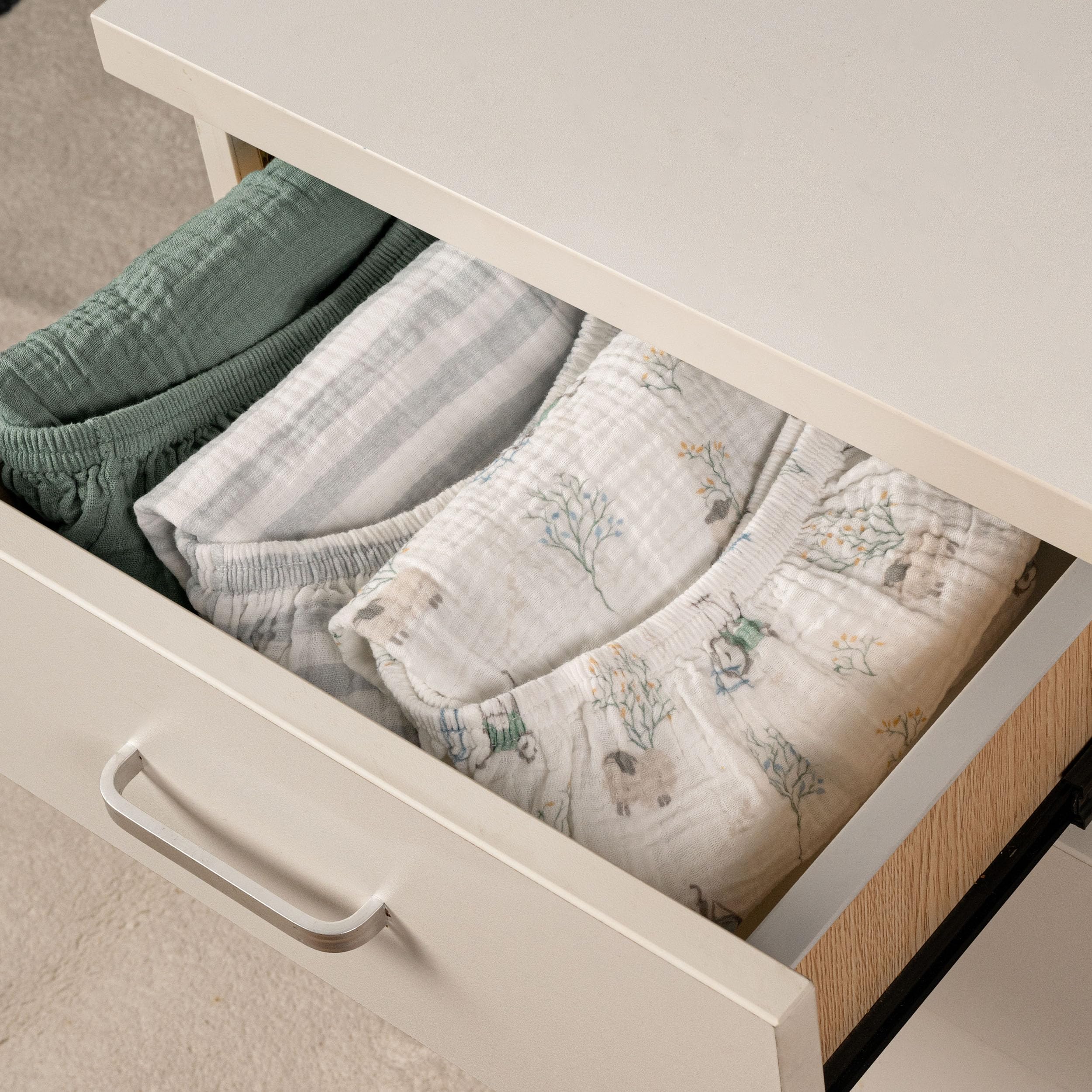 Gllquen Baby quick-dry, lightweight sheets for on-the-go changes.
