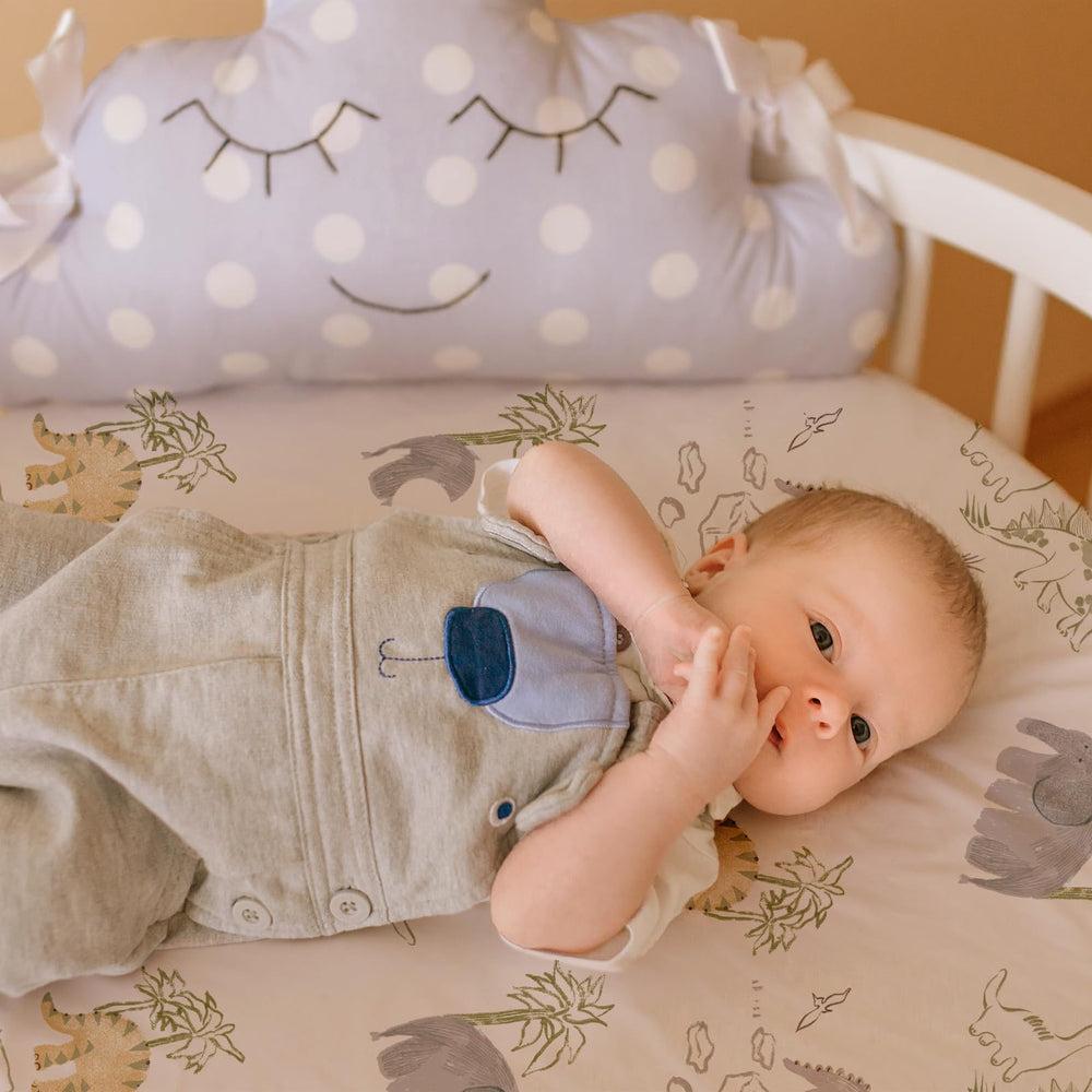 GLLQUEN BABY bassinet sheet demonstrates universal fit around standard mattresses