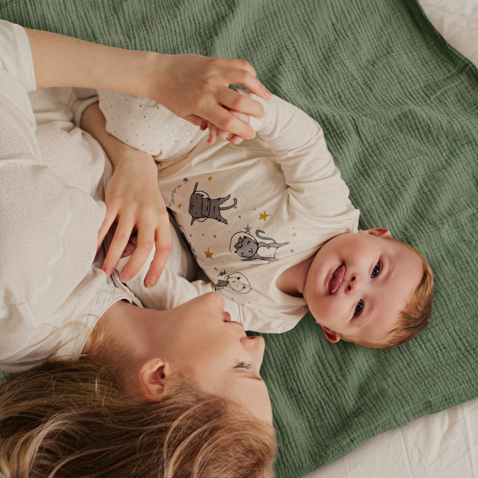 GLLQUEN BABY blanket serves as changing pad greenery