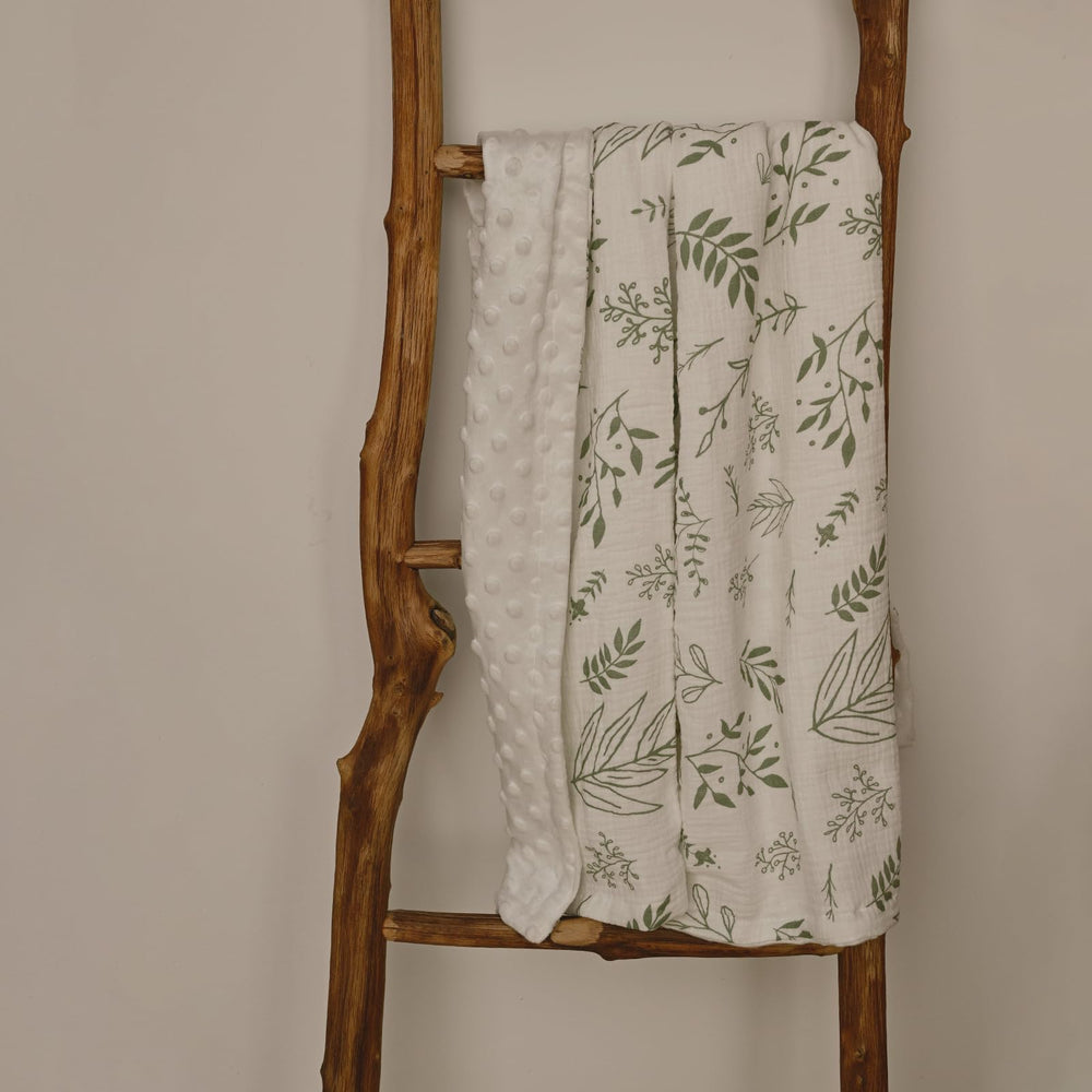 GLLQUEN BABY blanket can be used for swaddling and layering greenery