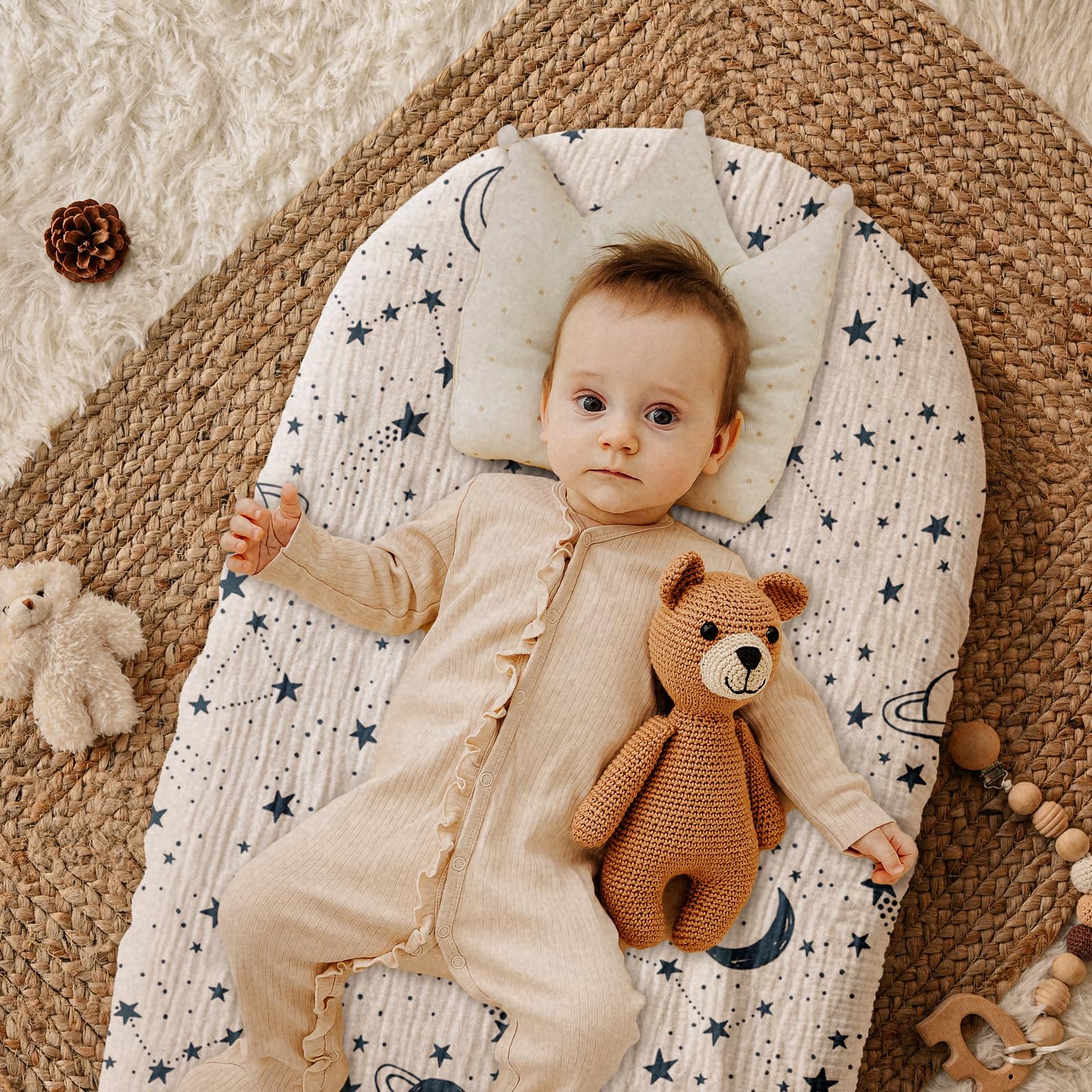 Gllquen bassinet sheets close-up reveals soft, breathable muslin cotton texture.