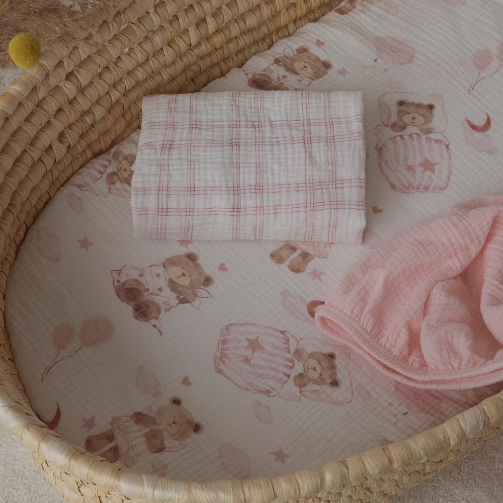 Deluxe gift box includes three bassinet sheets for busy parents