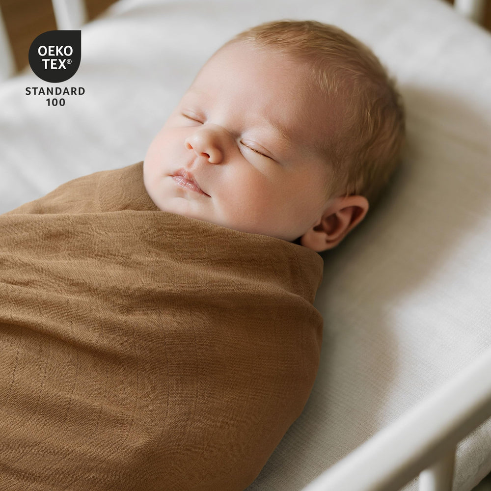 GLLQUEN BABY muslin blanket shows breathable fabric for outings.