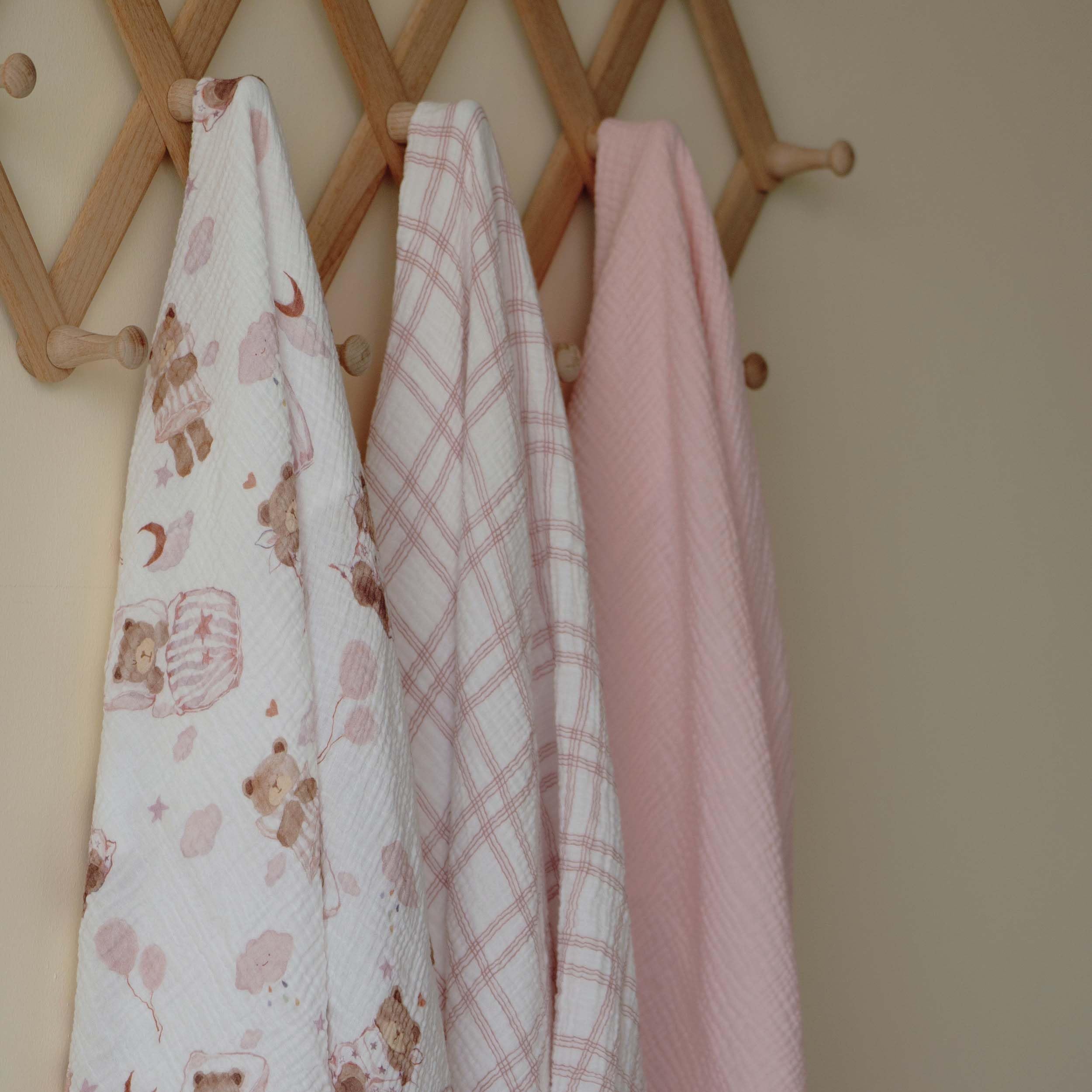 GLLQUEN BABY muslin swaddle blanket easy-care and machine washable