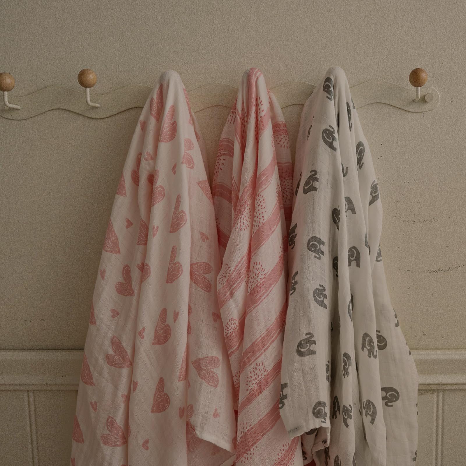GLLQUEN BABY durable colorfast swaddle set for everyday use.