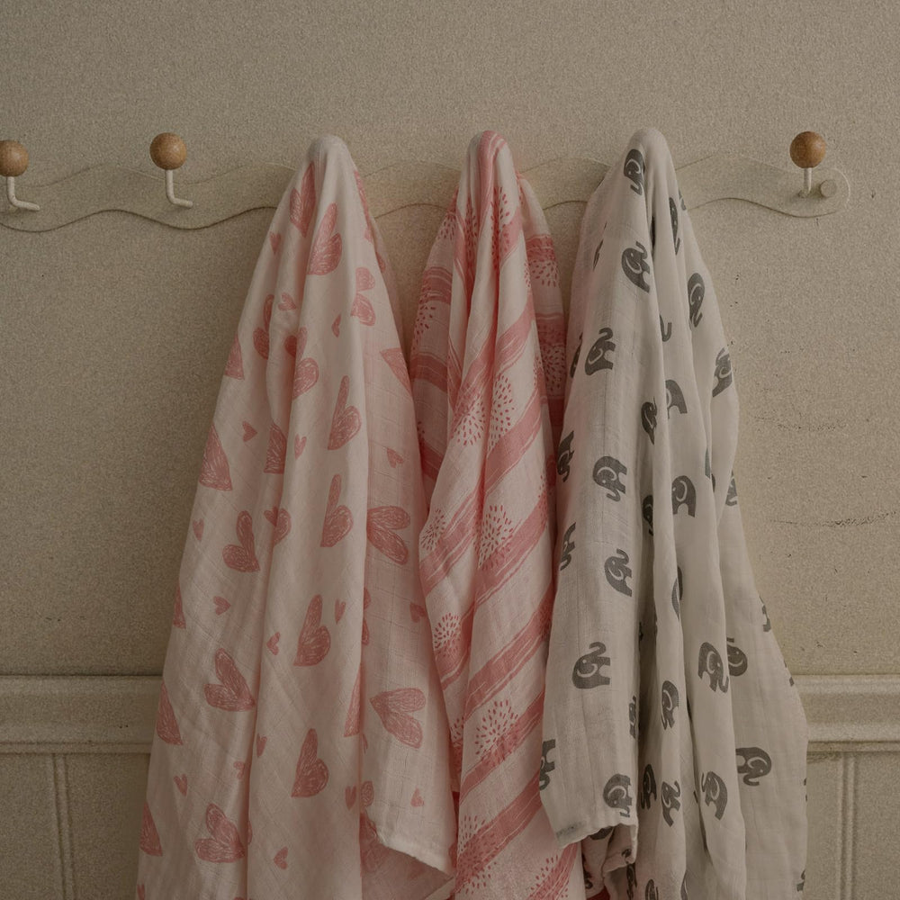 GLLQUEN BABY durable colorfast swaddle set for everyday use.