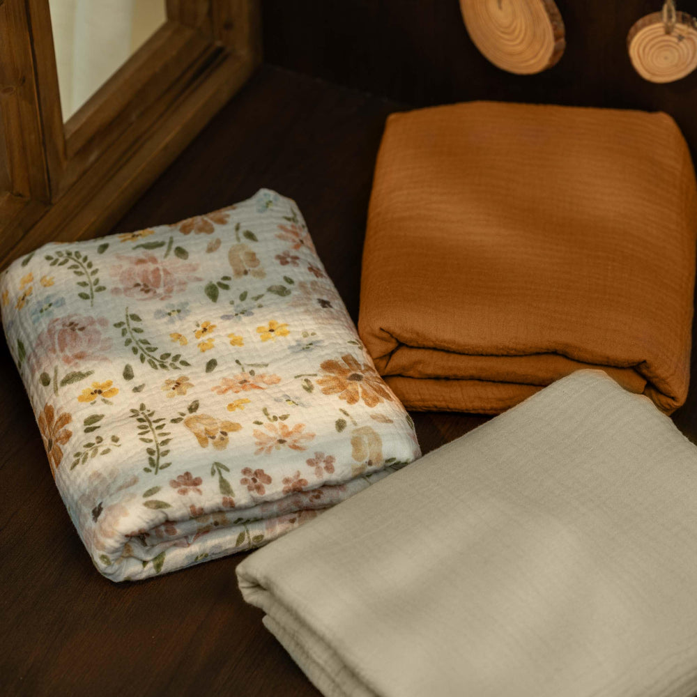 GLLQUEN BABY swaddle comforting newborns for calm, restful moments.