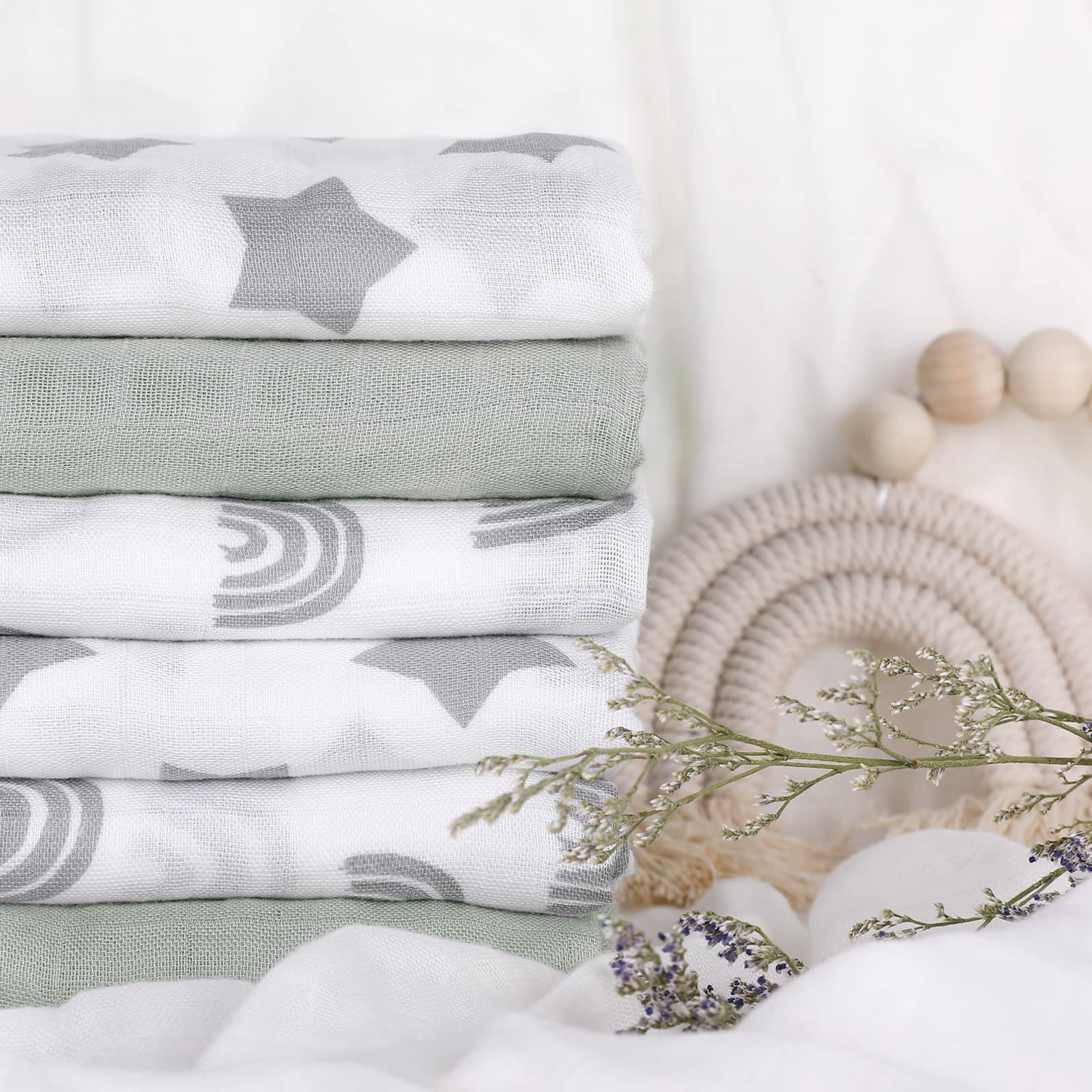 GLLQUEN BABY versatile baby gift blanket for baby showers and new parents.